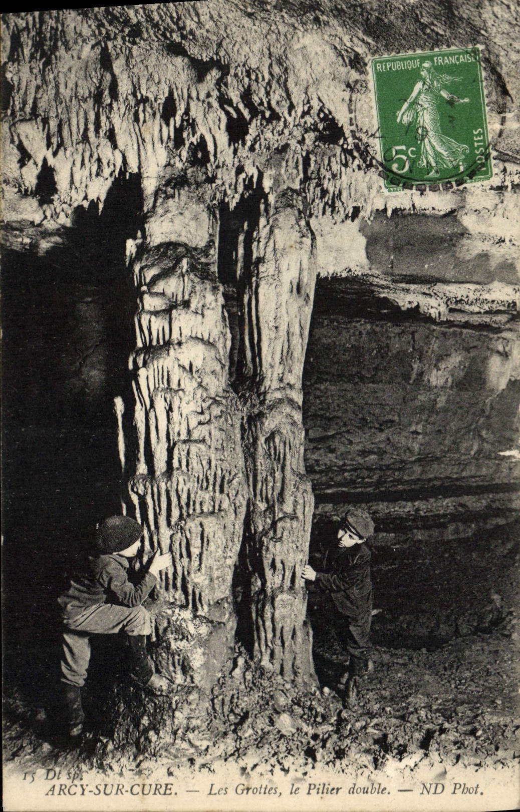 CPA Arcy Sur Cure Les Grottes le Pilier double Enfants