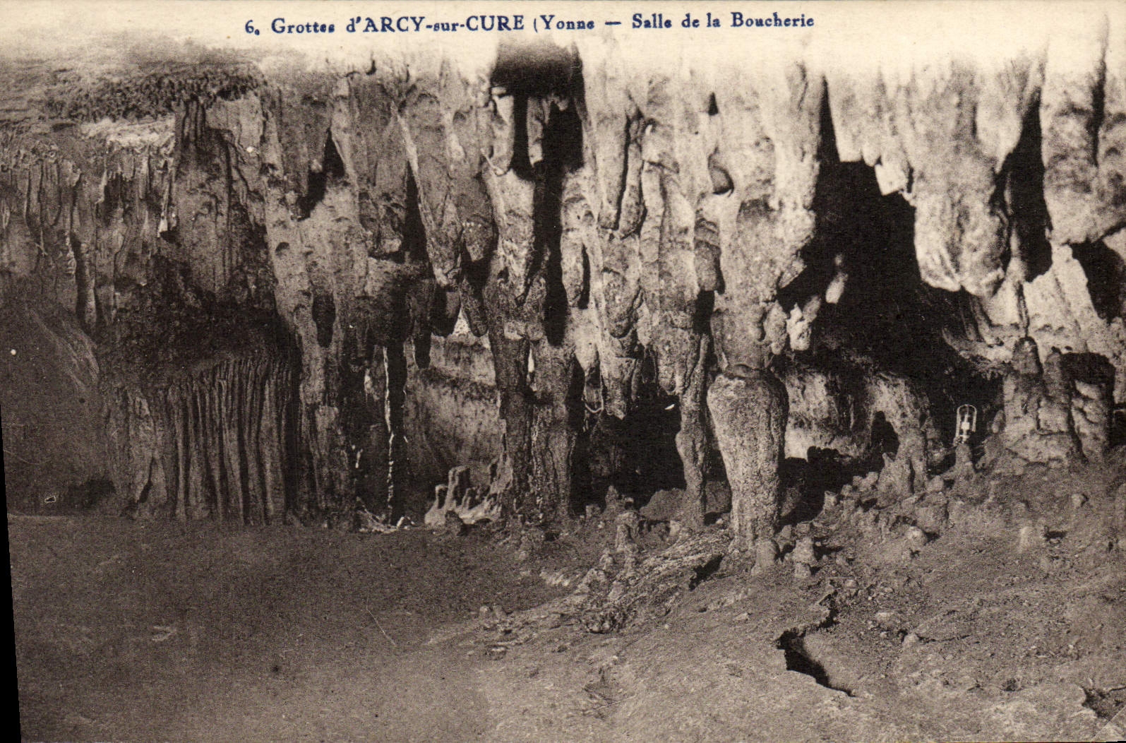 CPA Arcy Sur Cury Grottes Salle de la boucherie 