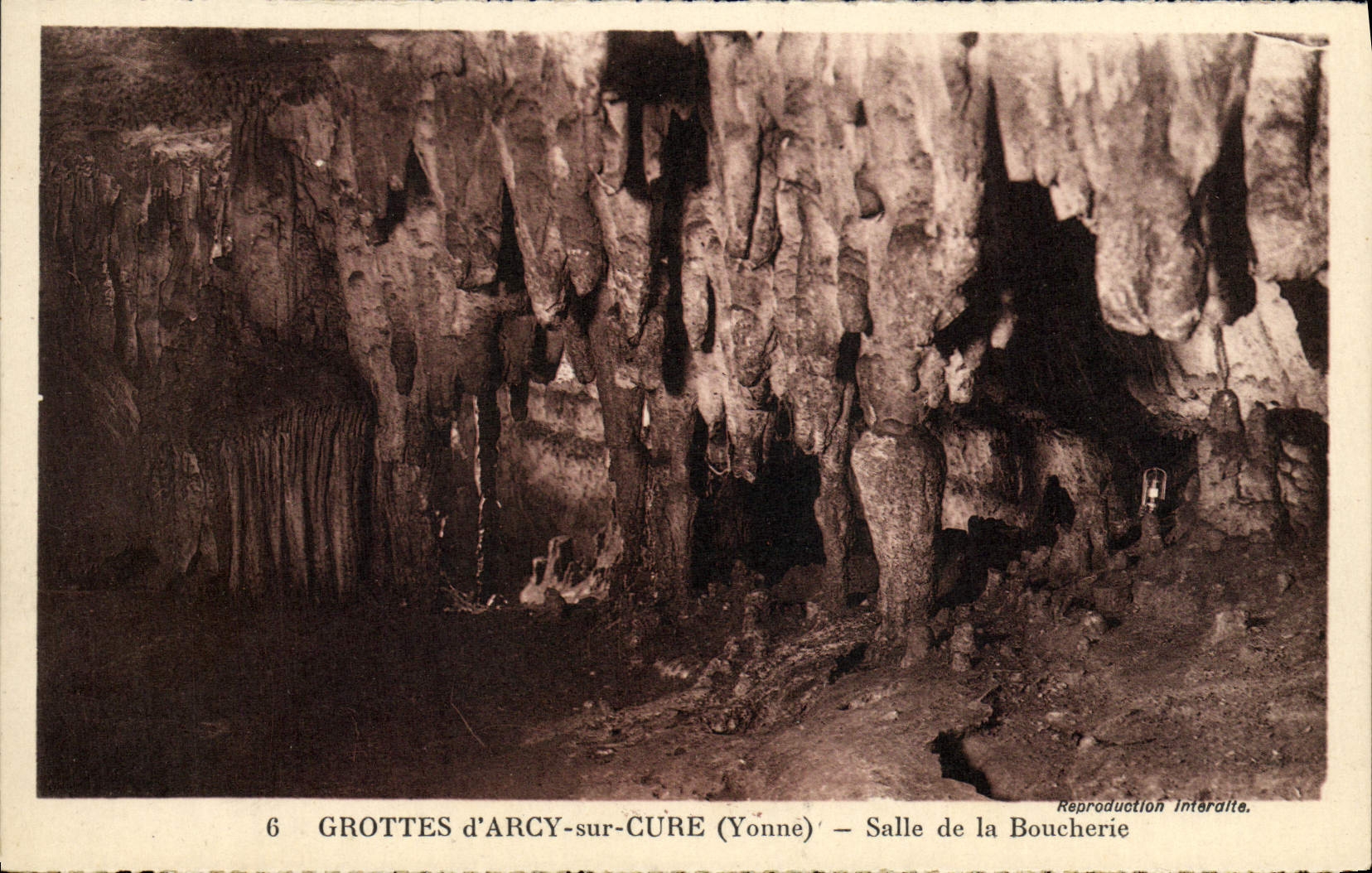 CPA Arcy Sur Cury Les Grottes Salle de la Boucherie