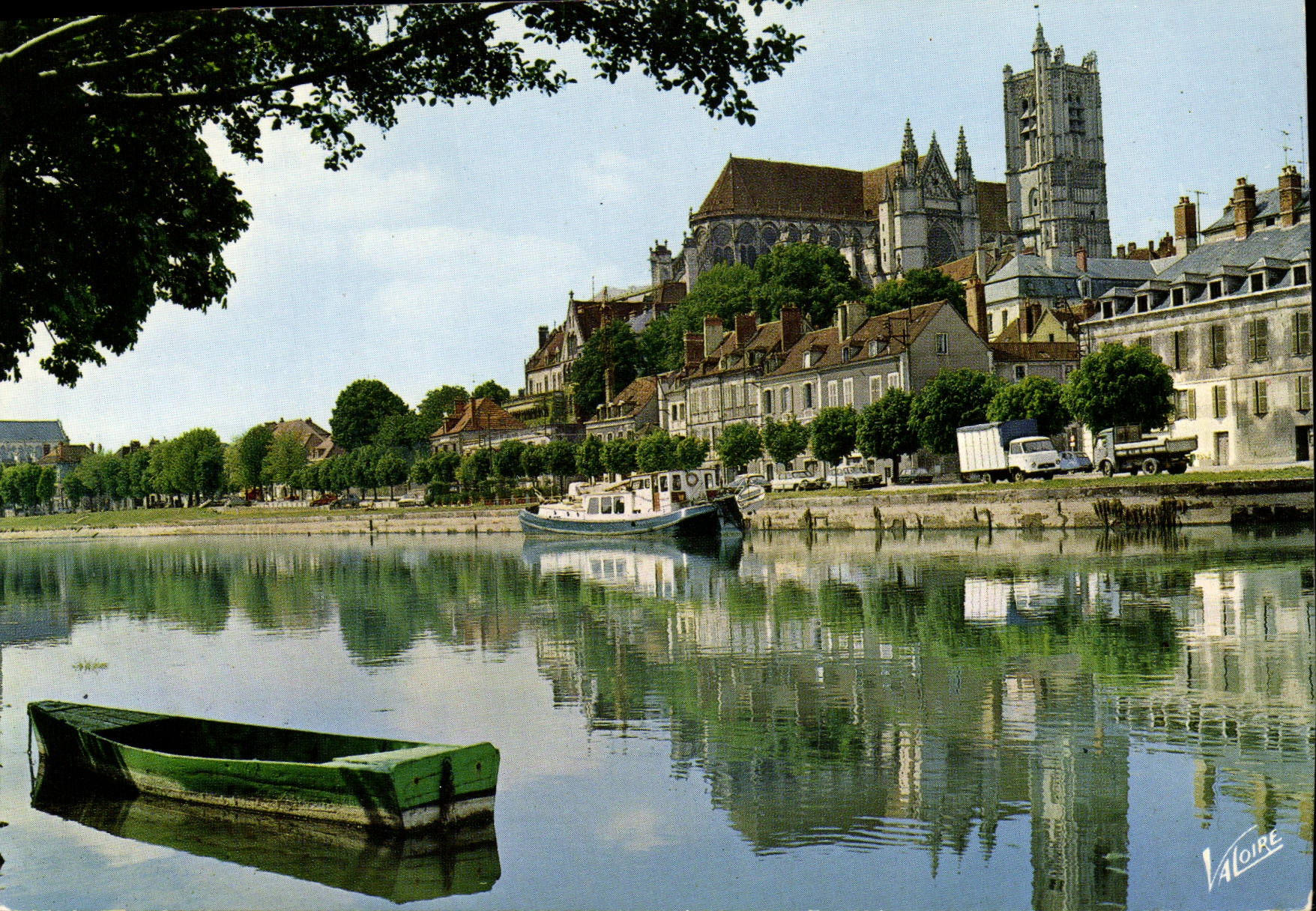 MODERN CARD Auxerre Yonne and the Cathedral Etienne Saint