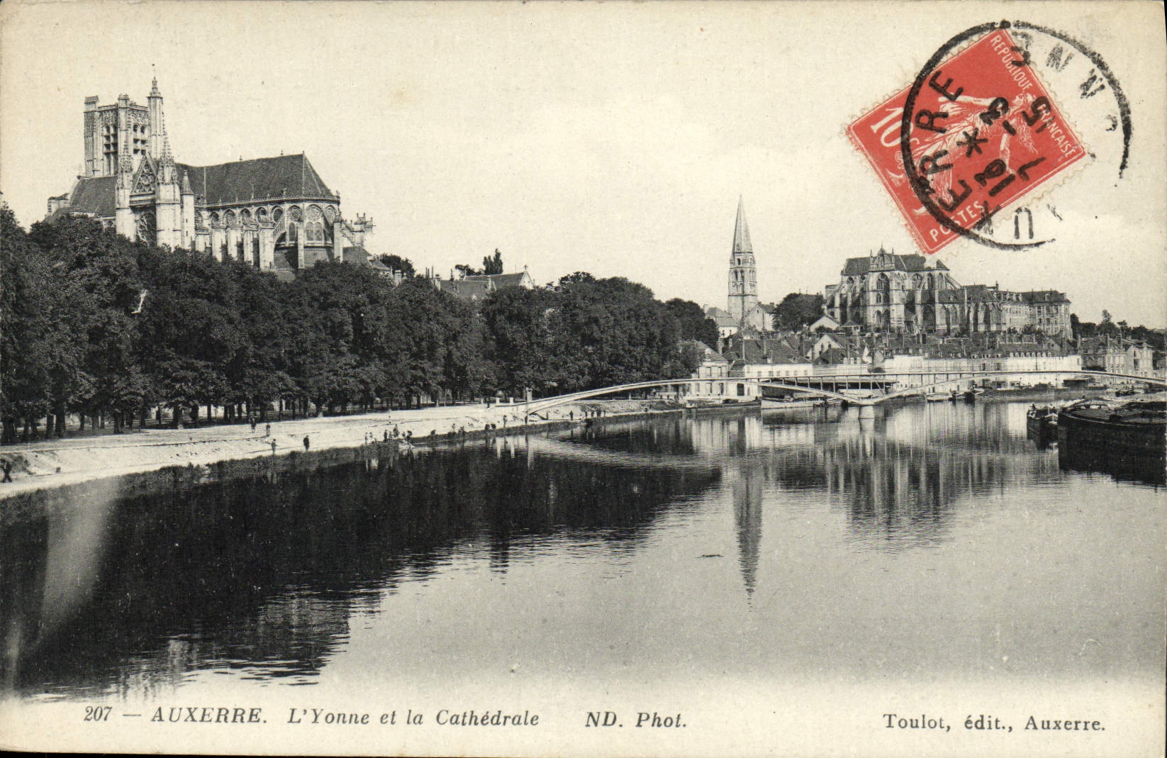 VINTAGE POSTCARD Auxerre Yonne and the Cathedral