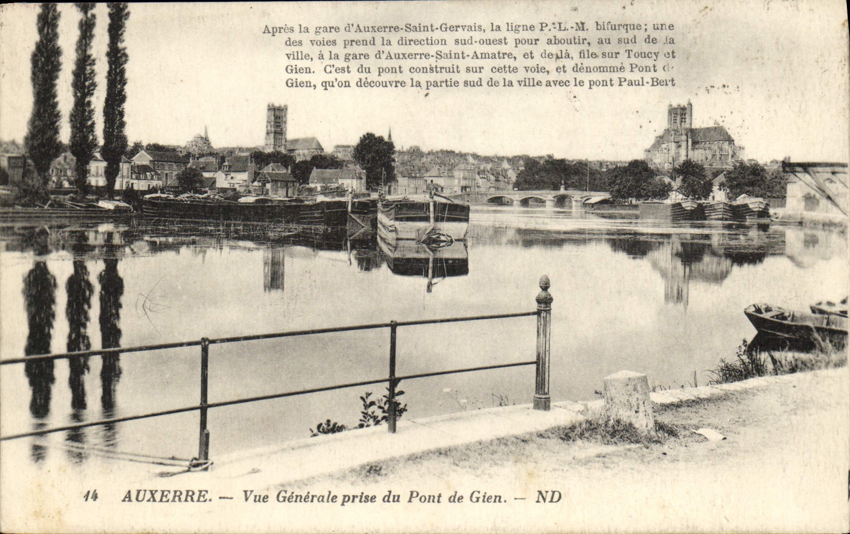 CPA Auxerre Vue Generale Prise du Pont De Gien