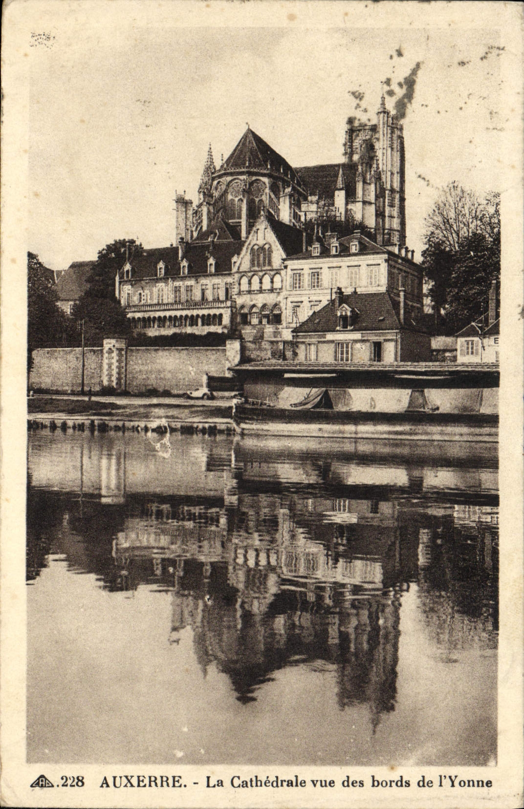 VINTAGE POSTCARD Auxerre the Cathedral Seen of the Edges Of Yonne