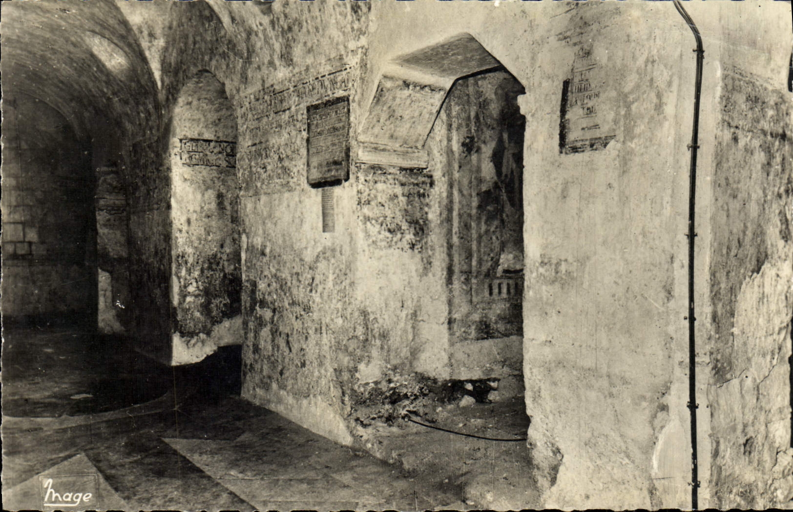 VINTAGE POSTCARD Auxerre Crypts of the Church Saint Germain Deambulatoire