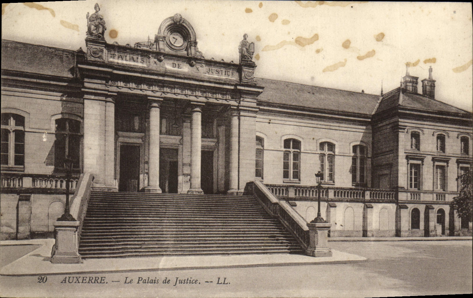 CPA Auxerre Le Palais de Justice