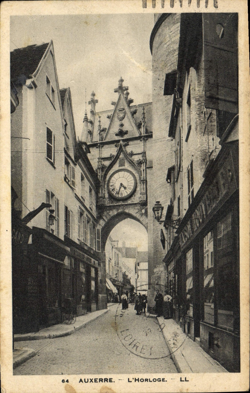 VINTAGE POSTCARD Auxerre Holrloge