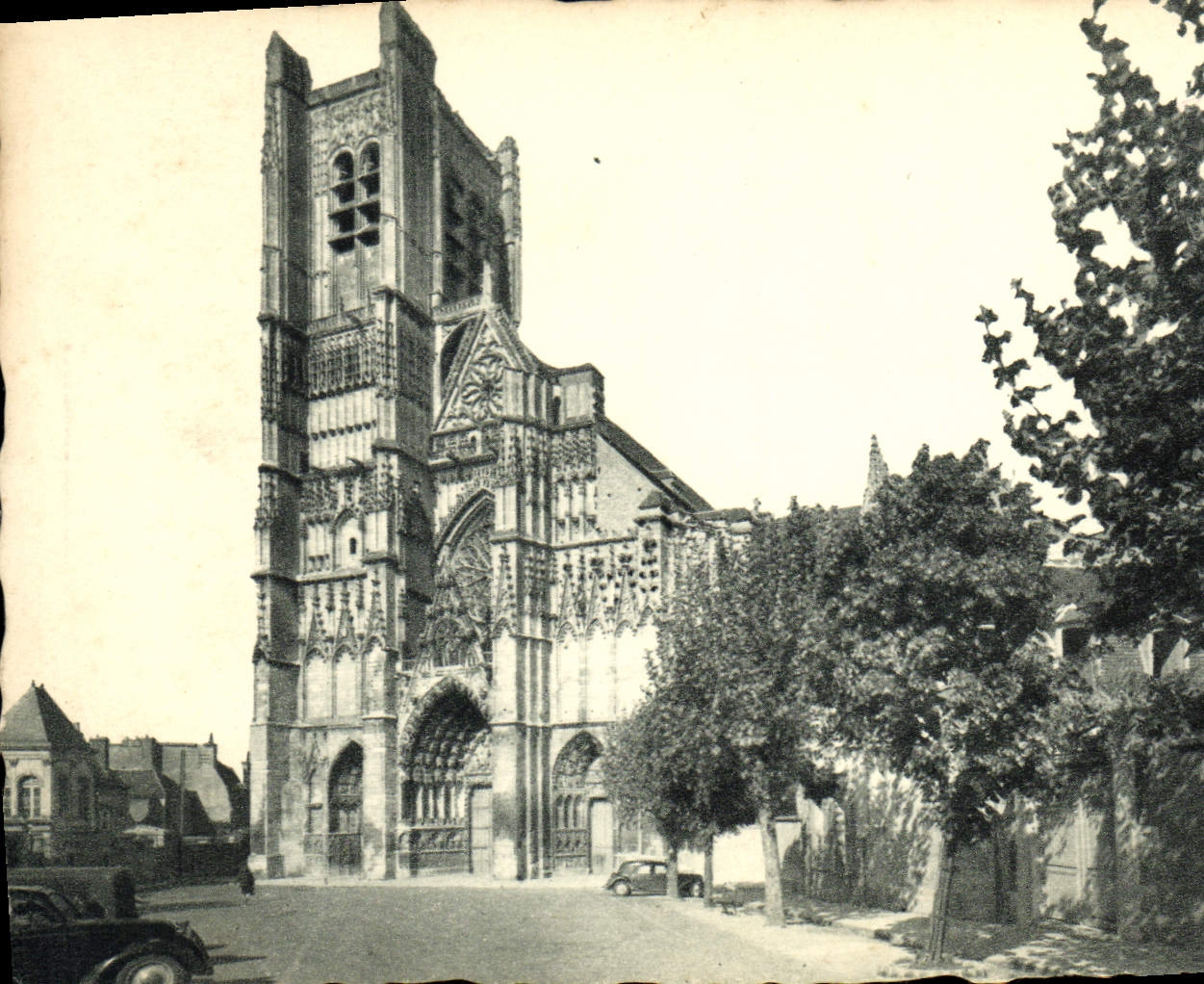 CPA Auxerre La Cathedrale