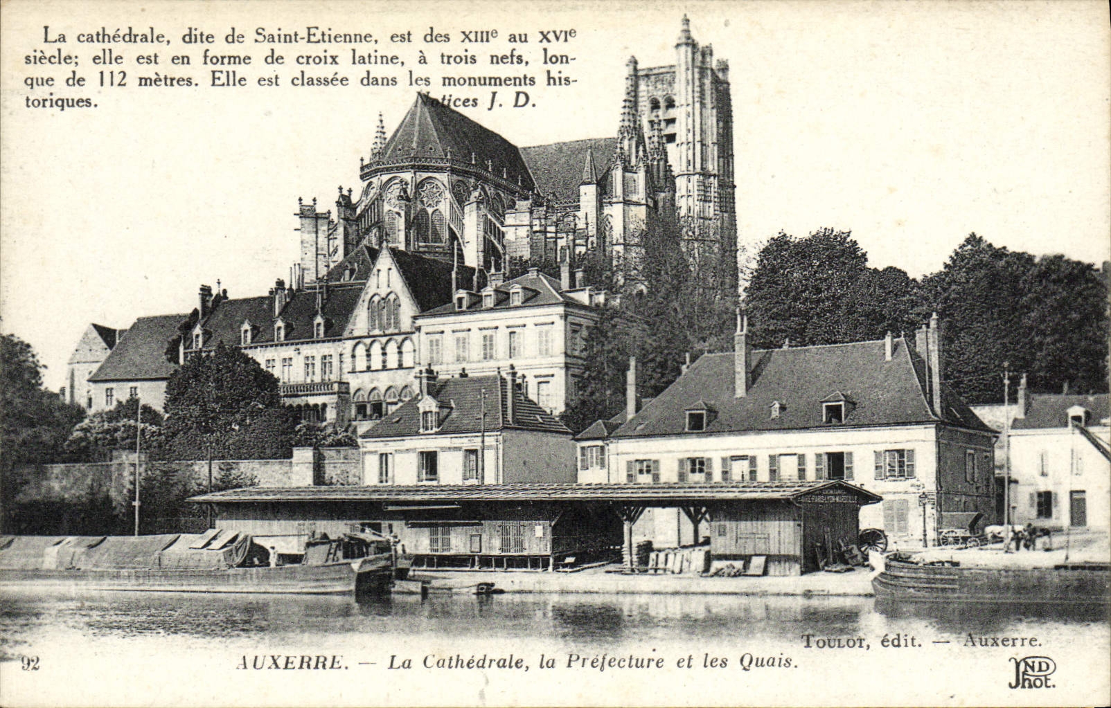 CPA Auxerre Vue Cathedrale La Prefecture et les Quais