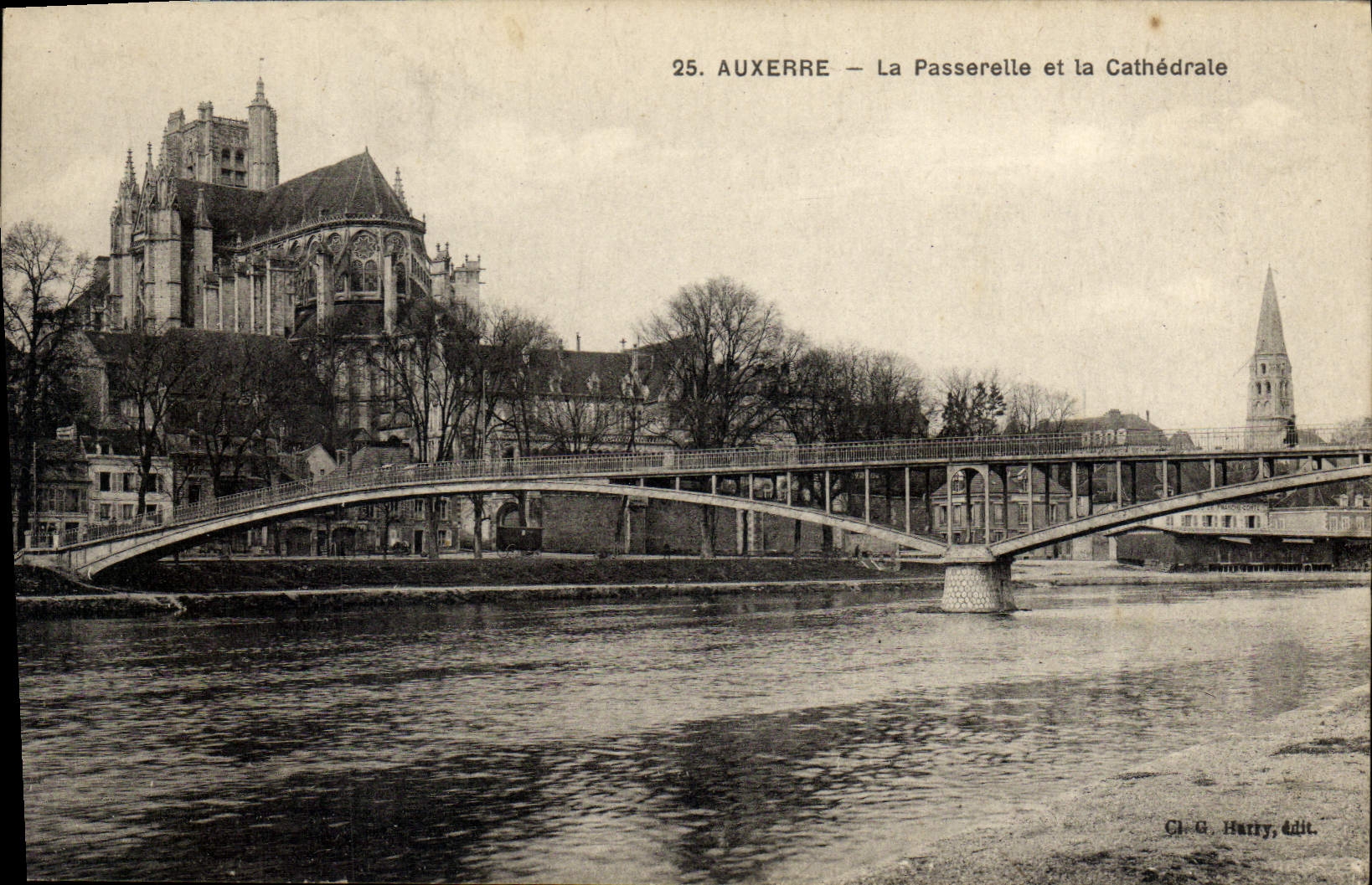 CPA Auxerre Le Passerelle et la Cathedrale
