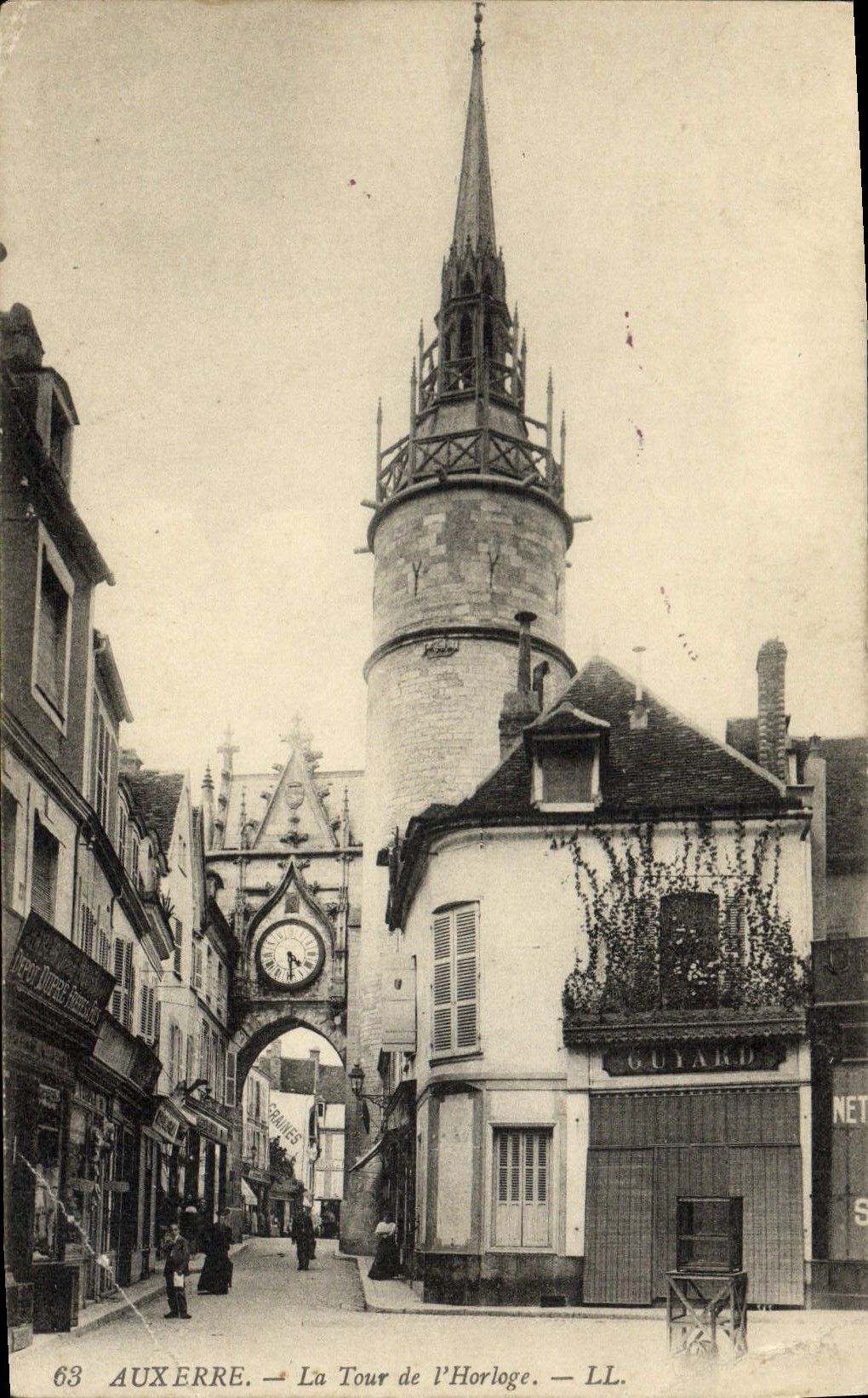 CPA Auxerre La Tour de L'Horloge