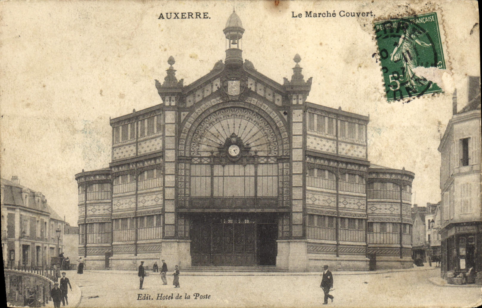 Mercado de Auxerre de la POSTAL de la VENDIMIA cubierto