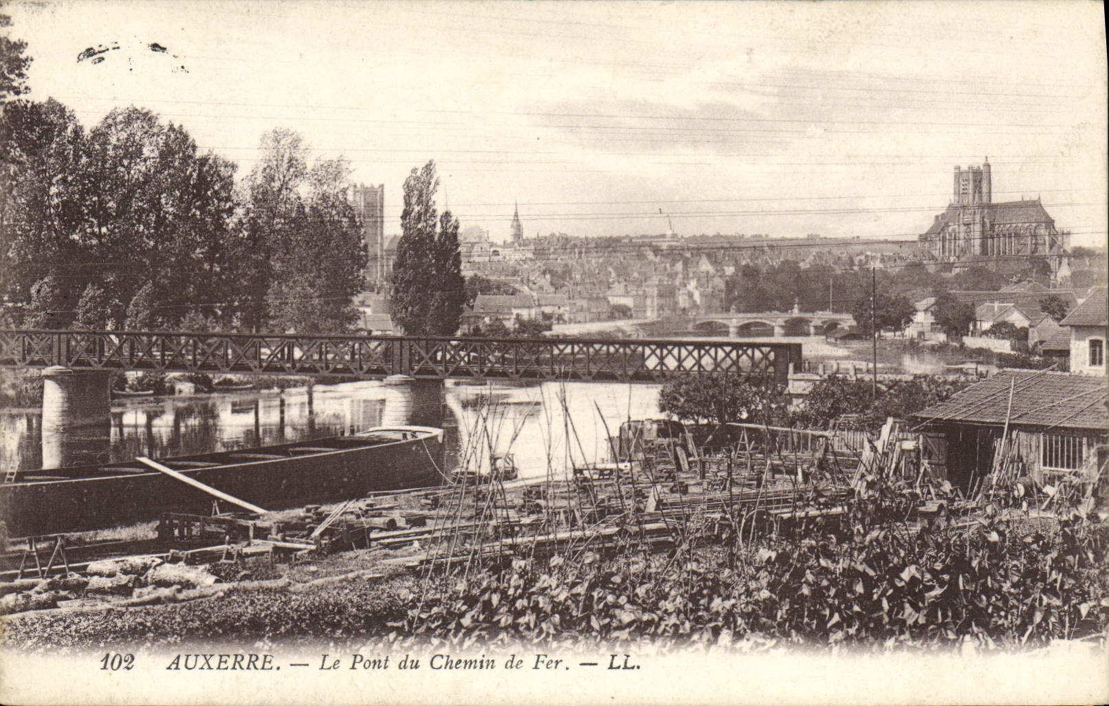 CPA Auxerre Le Pont du Chemin de Fer