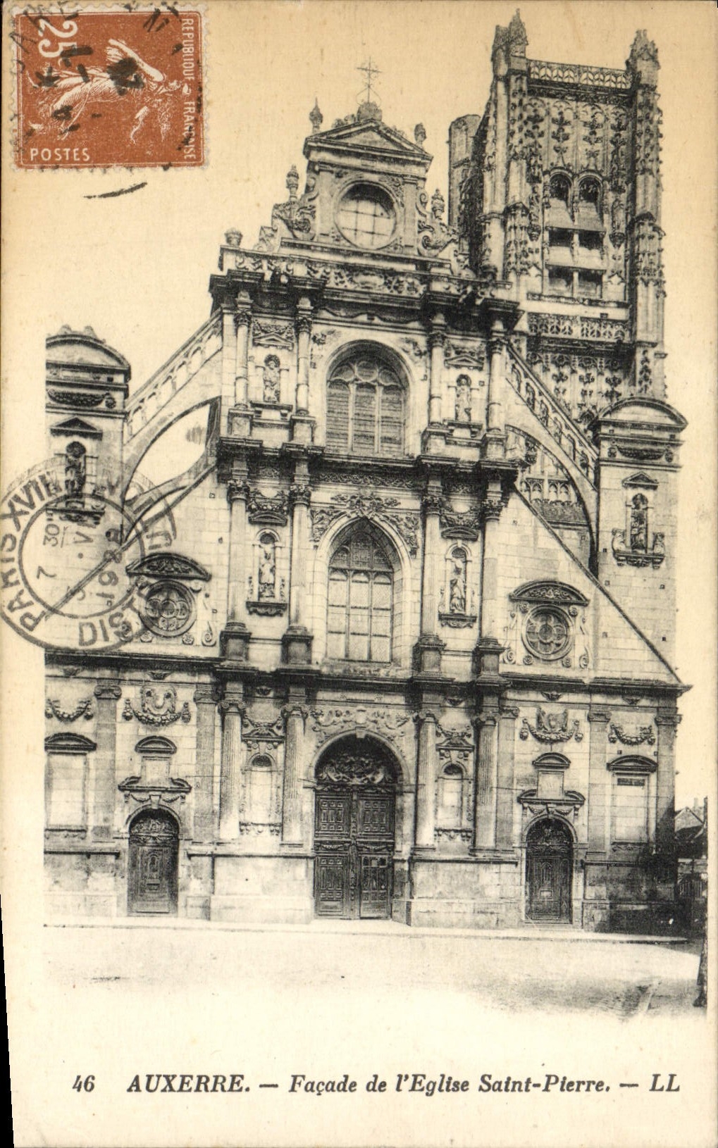 CPA Auxerre Facade de L'Eglise Saint Pierre