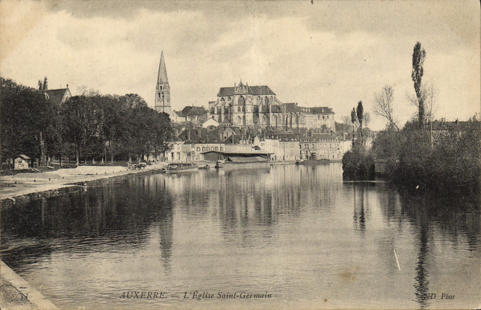 CPA Auxerre L'Eglise Saint Germain