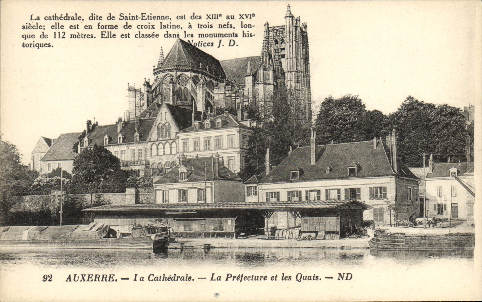 CPA Auxerre La Cathedrale La Prefecture et les quais