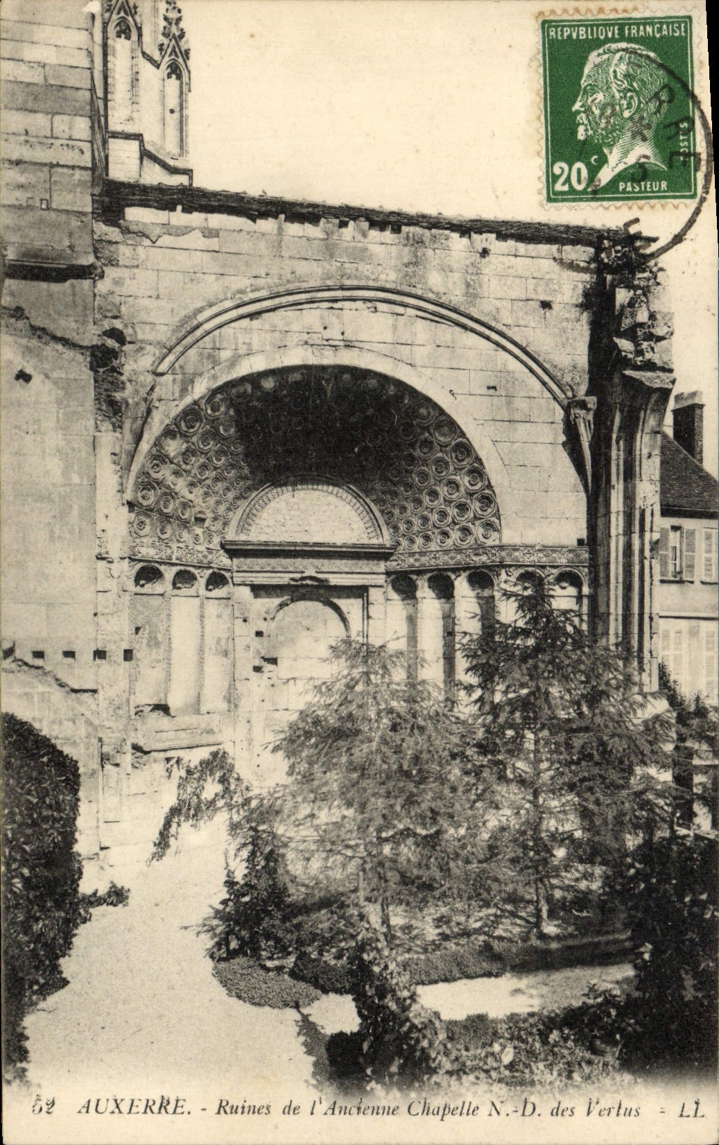 CPA Auxerre Ruines de L'Ancienne Chapelle ND des Vertus