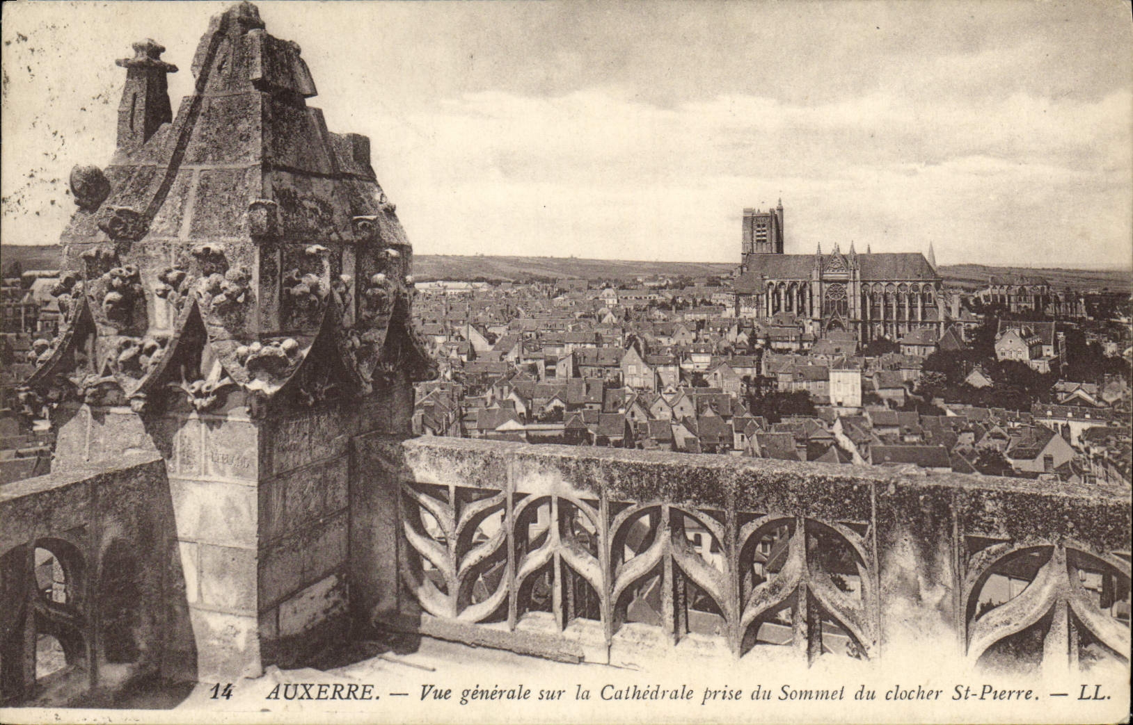 CPA Auxerre Vue Generale Sur La Cathedrale Prise du Sommet du clocher St Pierre