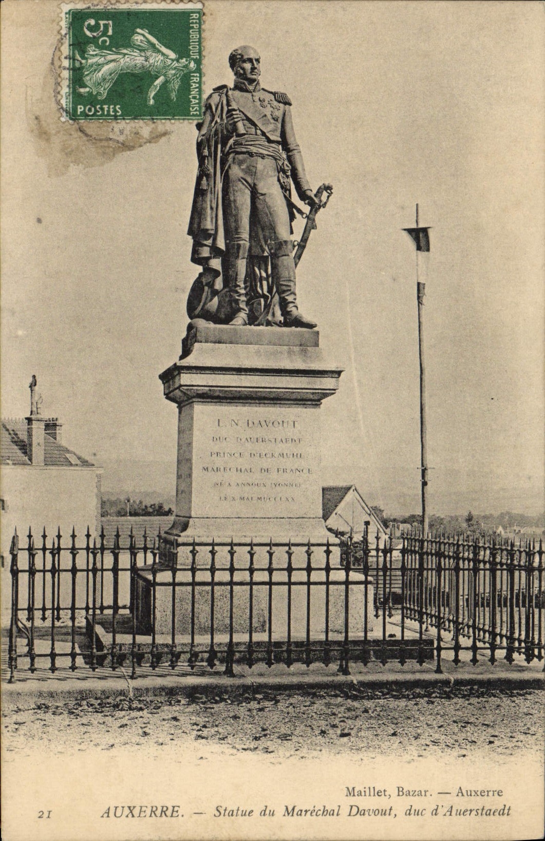 CPA Auxerre Statue du Marechal Davout duc d'Auerstaedt