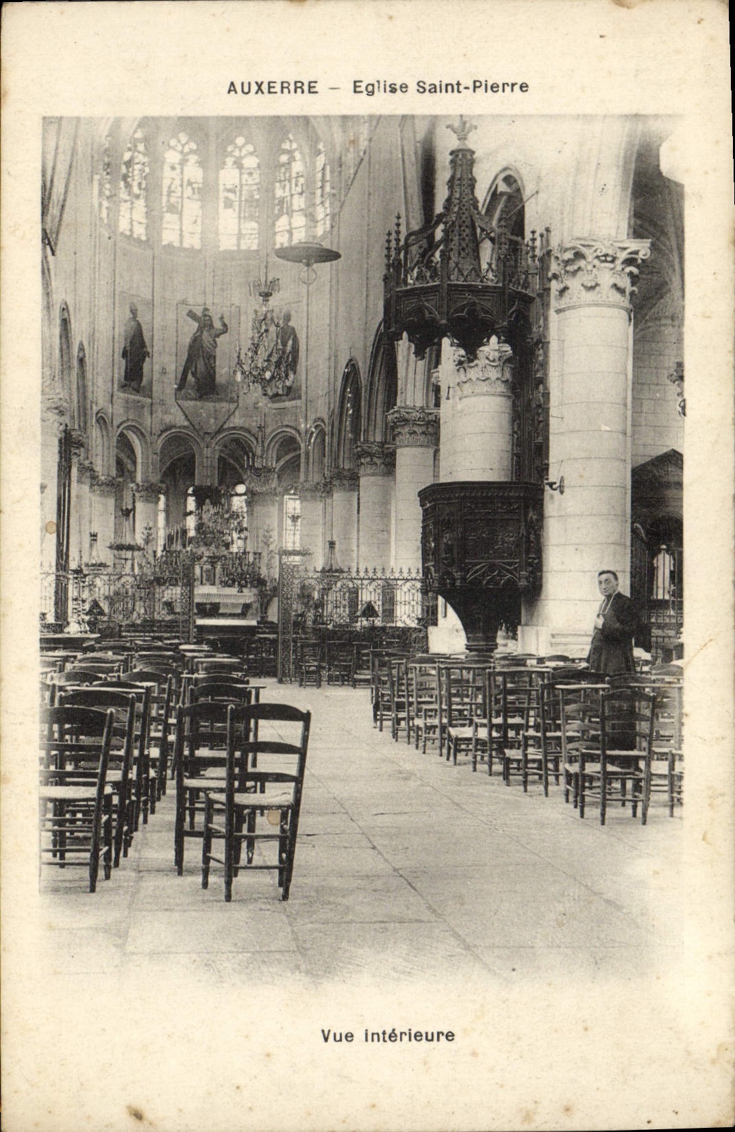 CPA Auxerre Vue Interieure Eglise Saint Pierre
