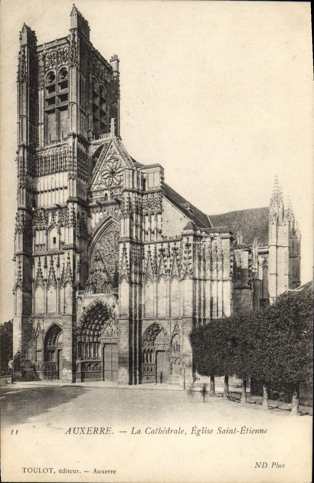CPA Auxerre La Cathedrale Eglise Saint Etienne