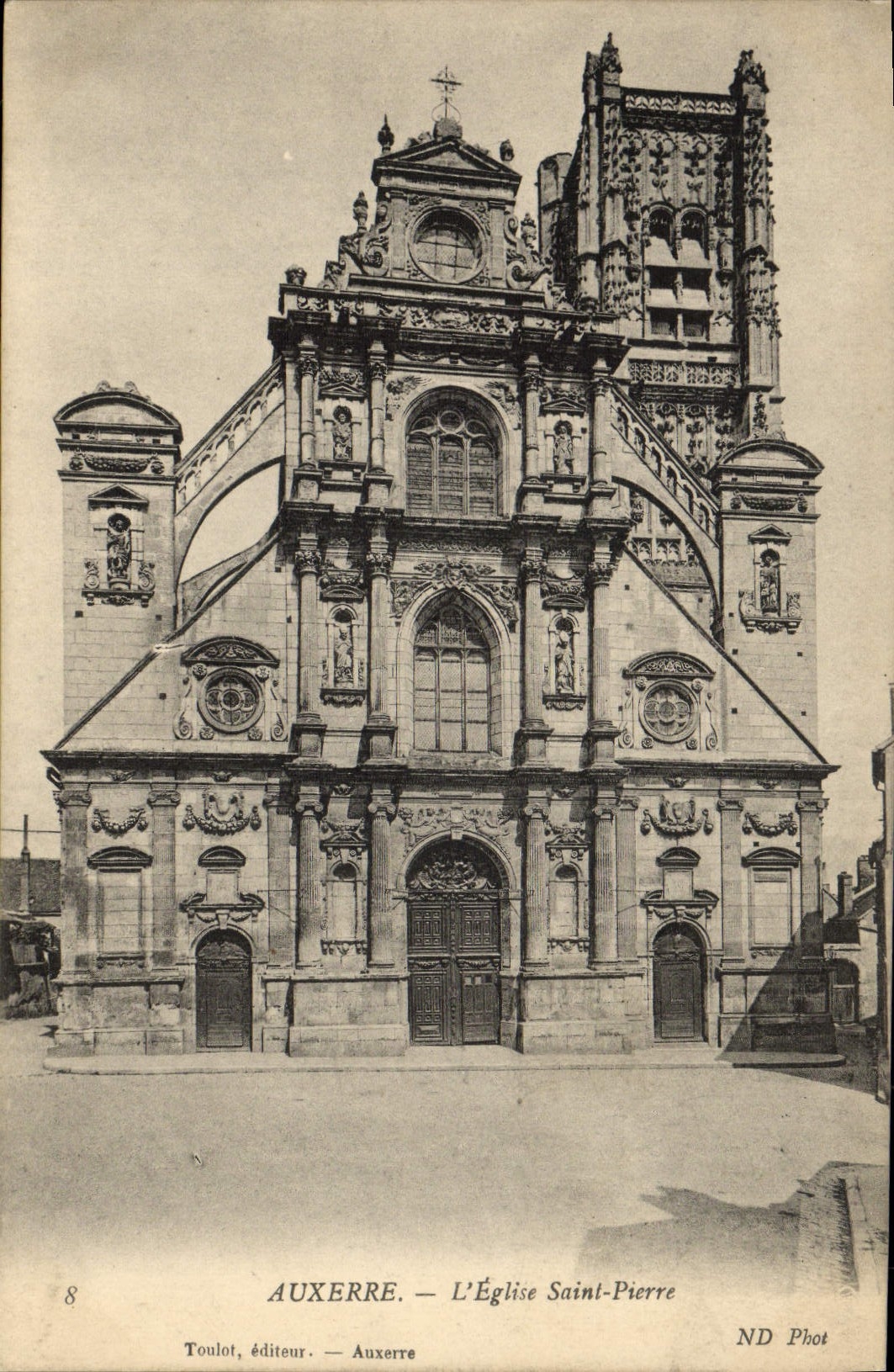 CPA Auxerre L'Eglise Saint Pierre