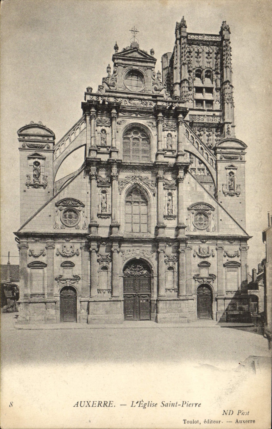 CPA Auxerre L'Eglise Saint Pierre
