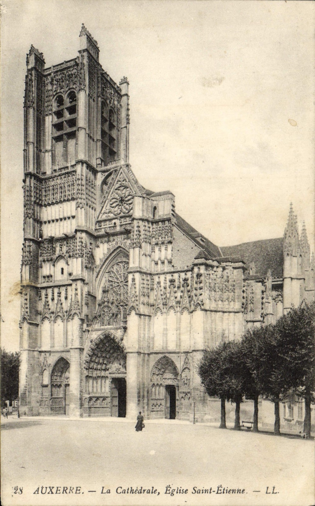 CPA Auxerre La Cathedrale Eglise Saint Etienne