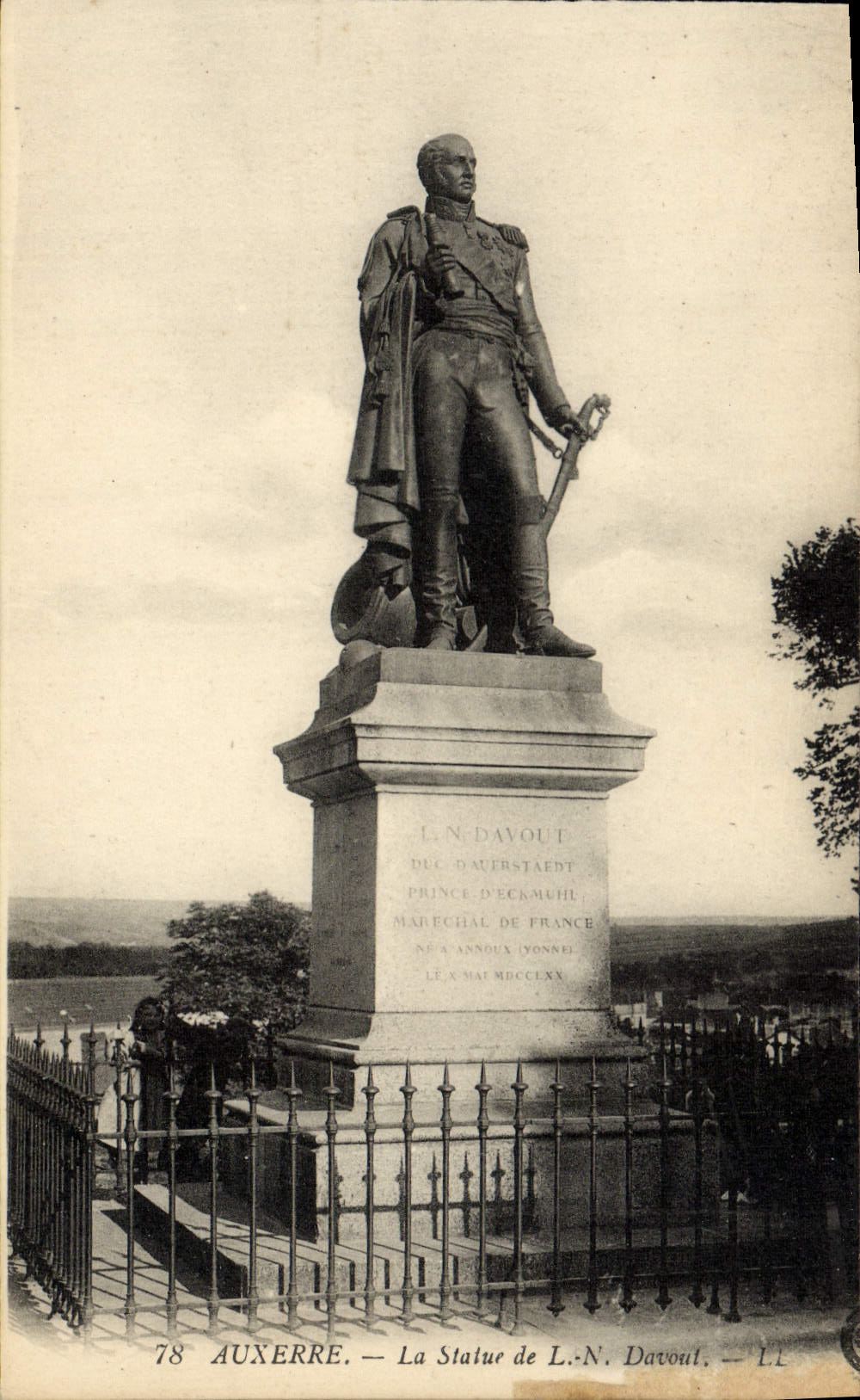 VINTAGE POSTCARD Auxerre the Statue of Davont