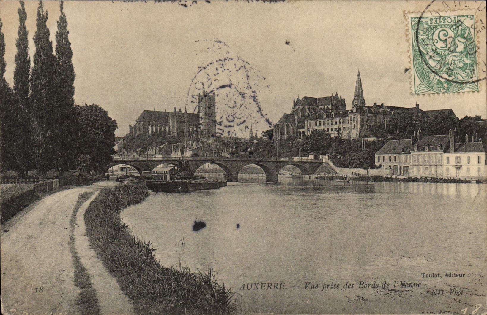 CPA Auxerre Vue Prise des Bords de l'Yonne