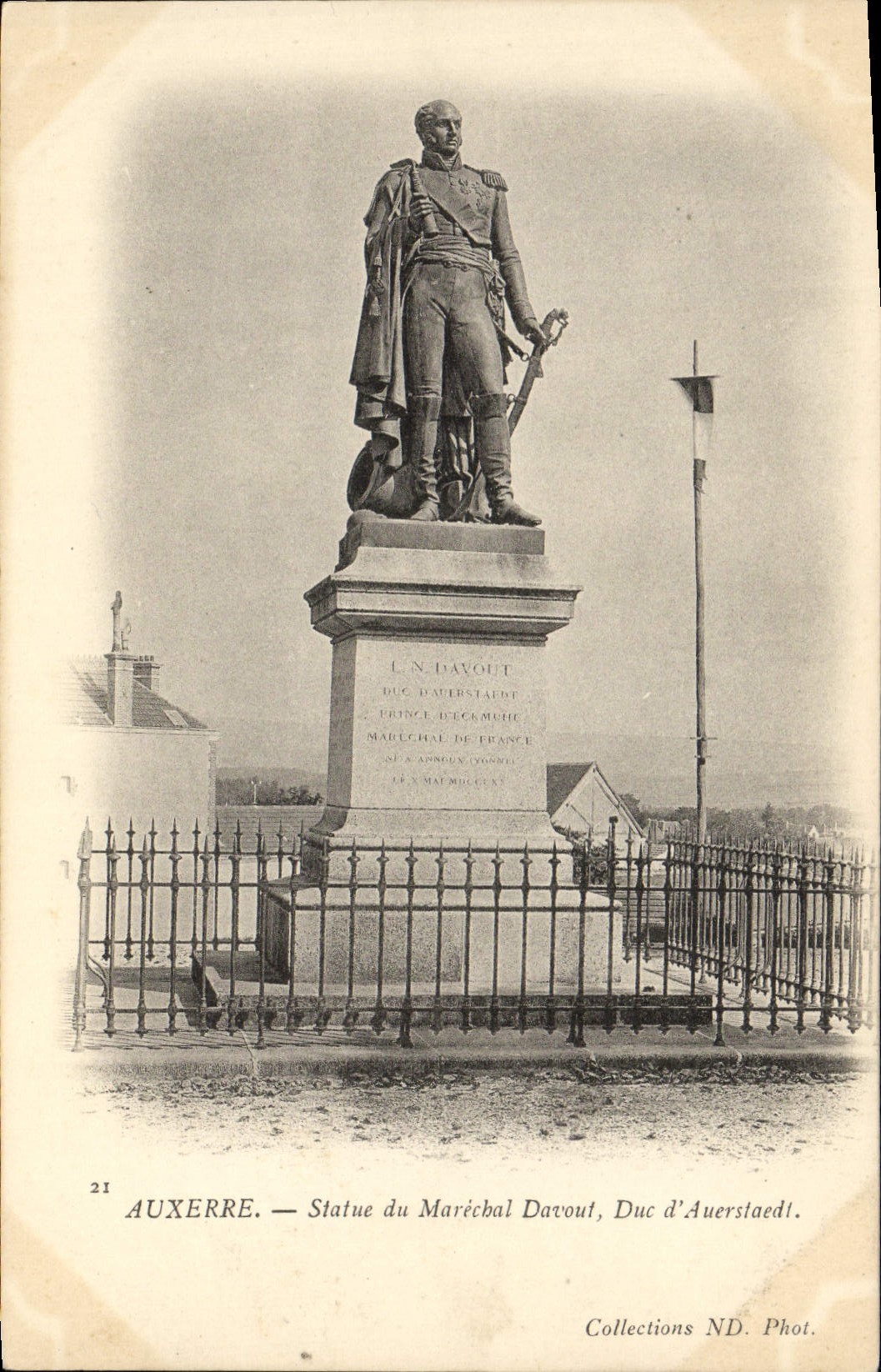 CPA Auxerre Statue du Marichal Davout Duc d'Auerstaedt