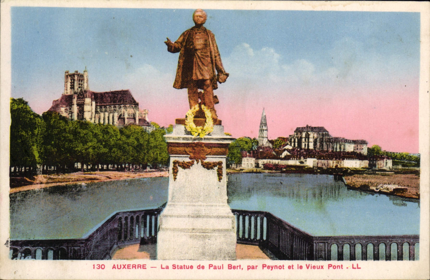 CPA Auxerre La Statue de Paul Bert Par Peynot et le Vieux Pont