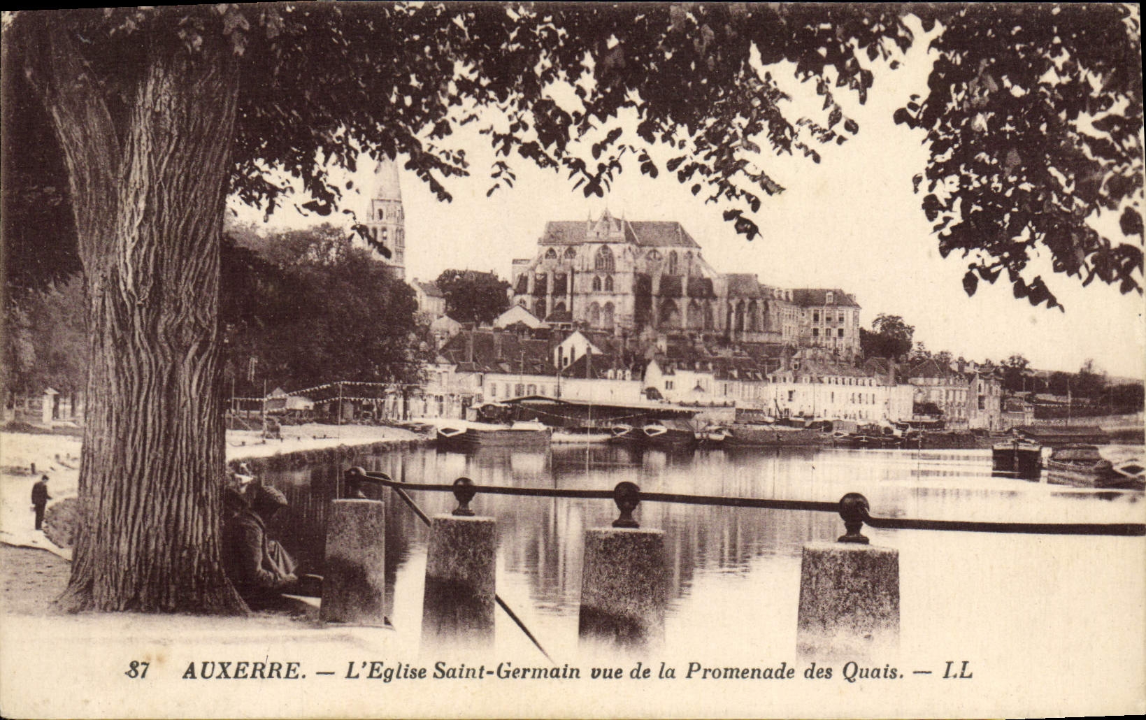 CPA Auxerre L'Eglise Saint Germain Vue De La Promenade des quais