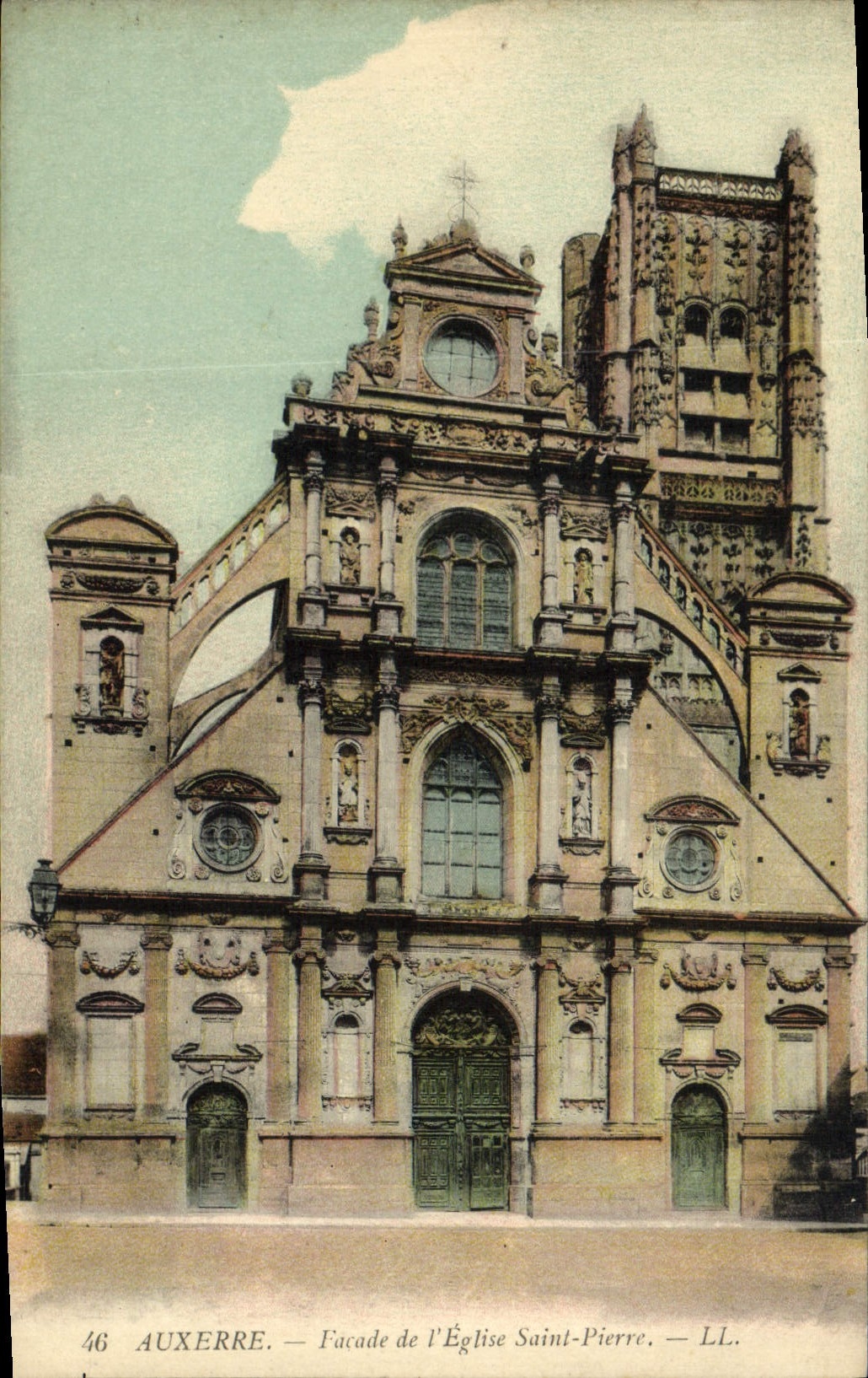 CPA Auxerre Facade De l'Eglise Saint Pierre
