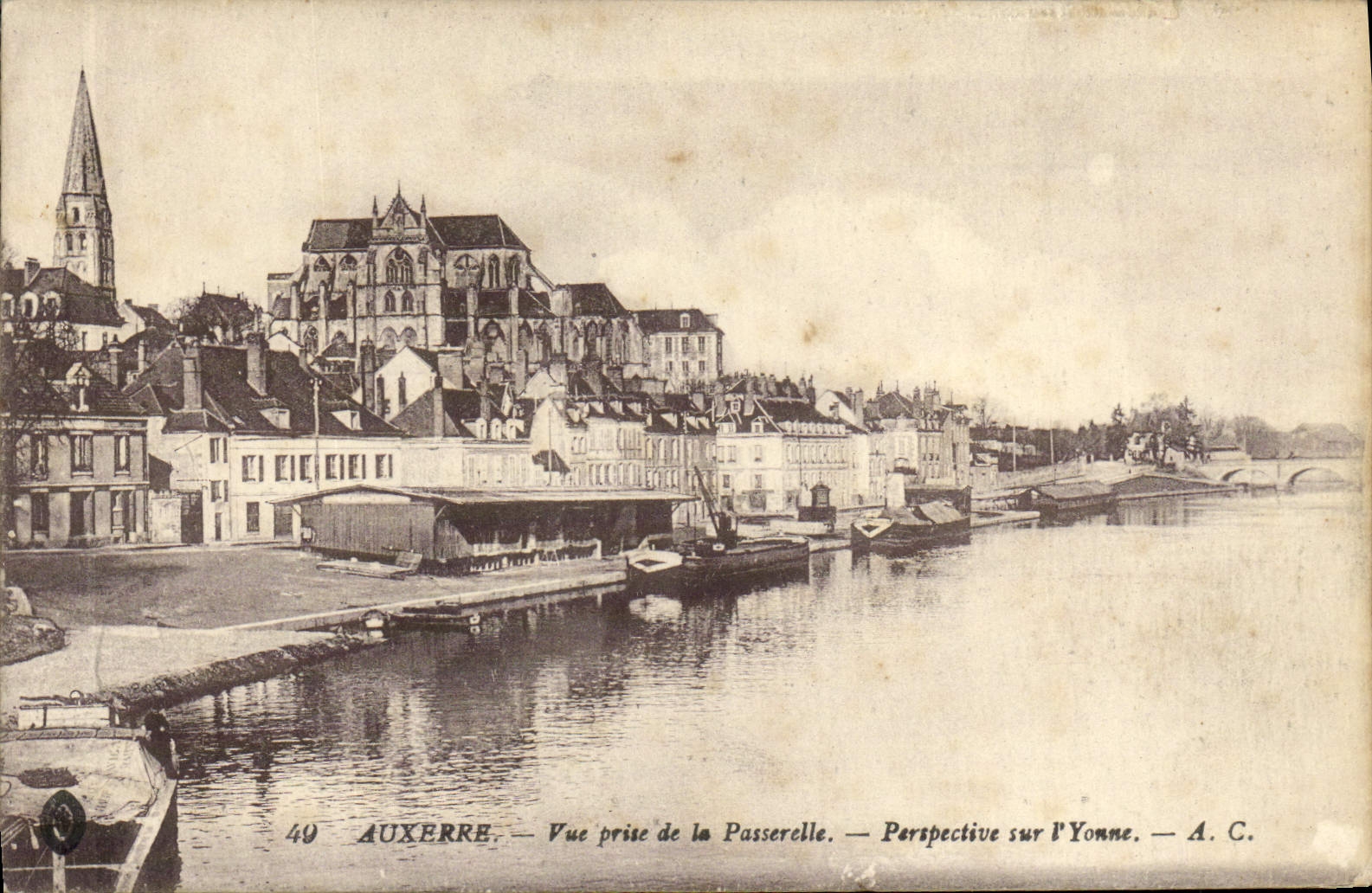 CPA Auxerre Vue Prise De La Passerelle Perspective sur l'Yonne