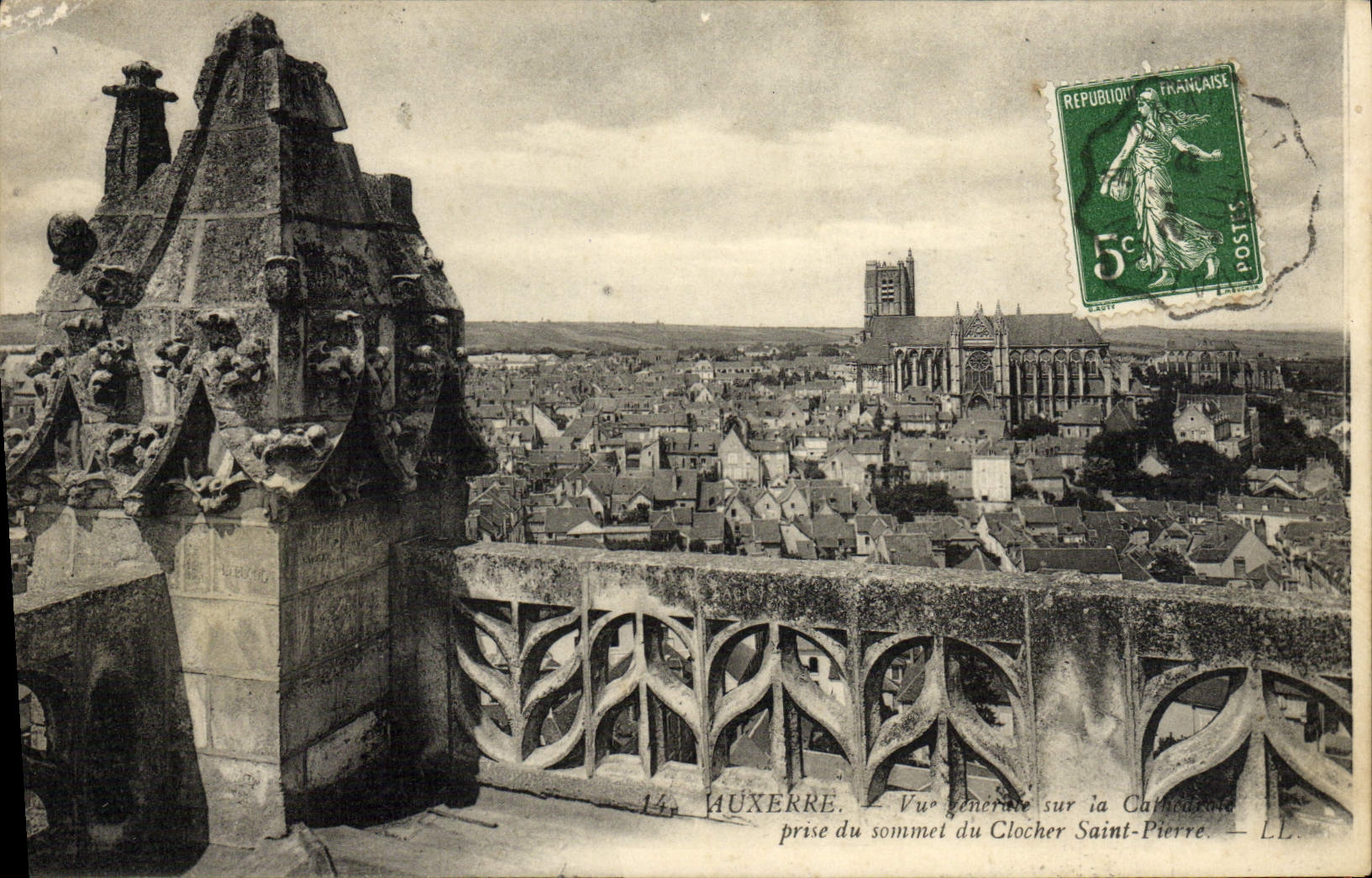 VINTAGE POSTCARD Auxerre View On the Cathedral