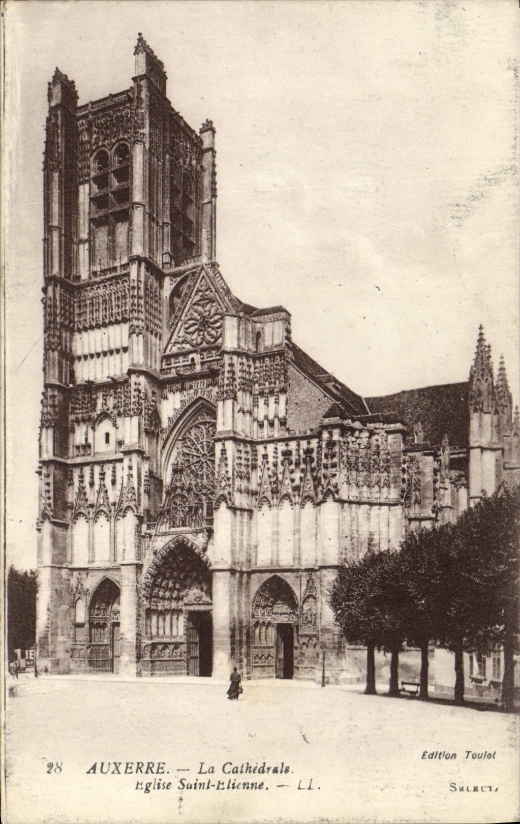 CPA Auxerre La Cathedrale Eglise Saint Elienne