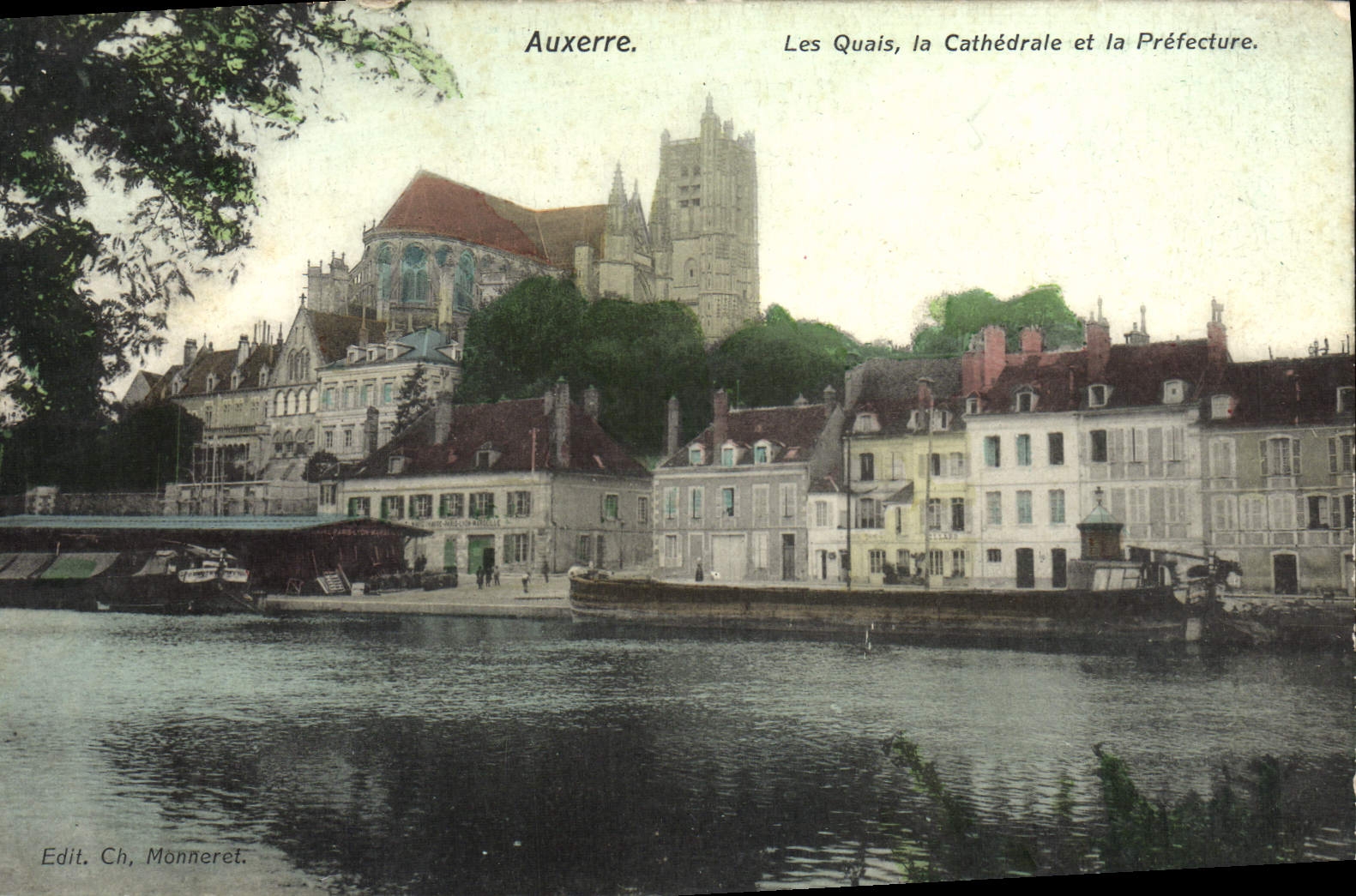 CPA Auxerre Les Quais La Cathedrale Et La Prefecture