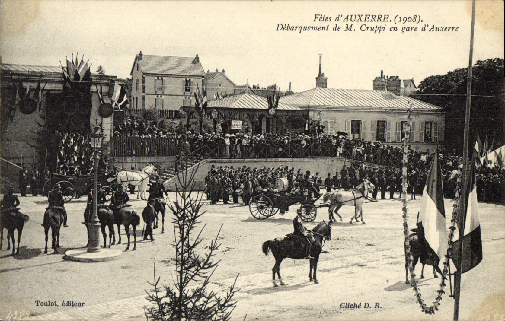 VINTAGE POSTCARD Festivals of Auxerre Unloading Of Mr. Cruppi in station of Auxerre TOP Auxerre