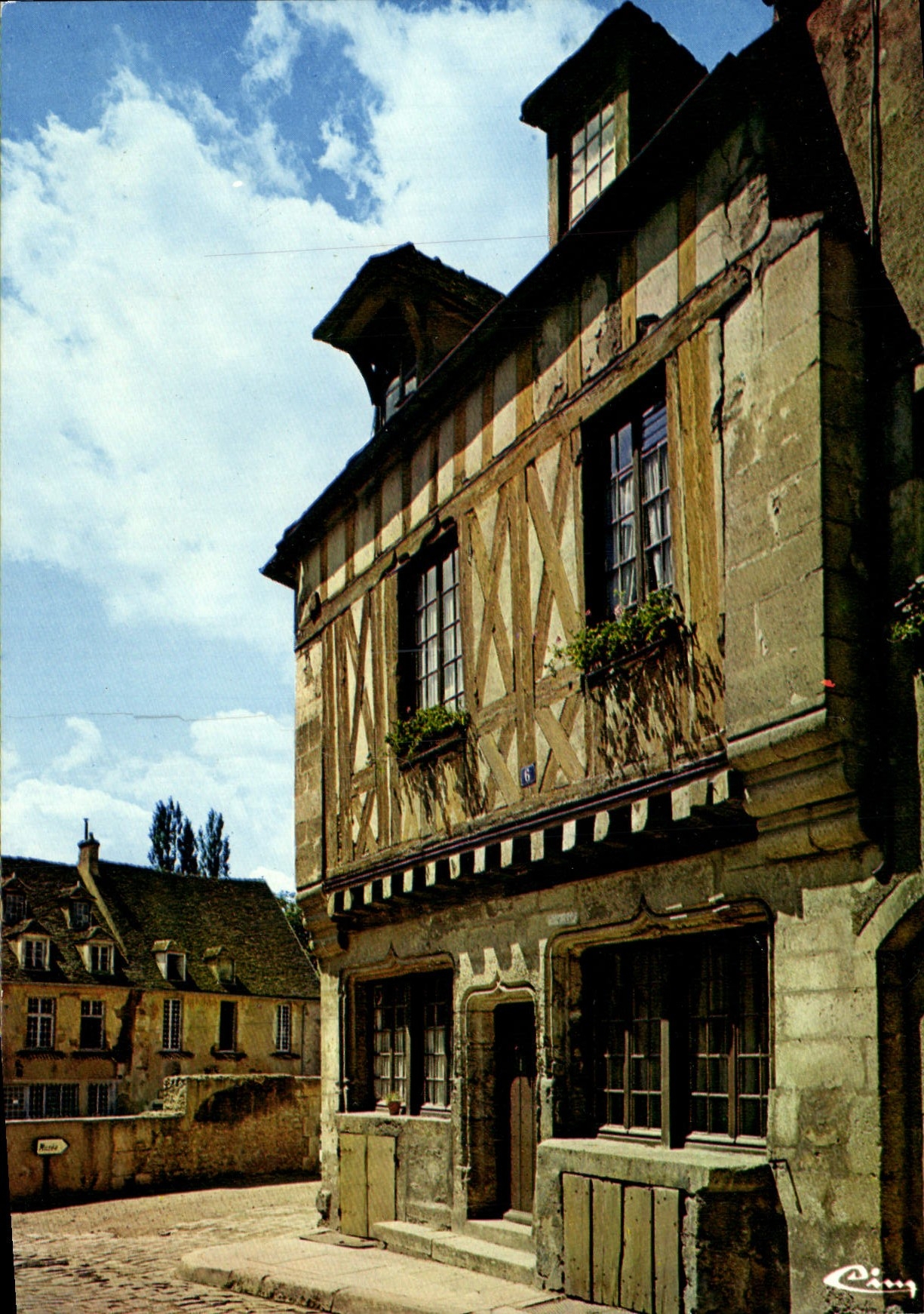 CPM Avallon Vieille Maison