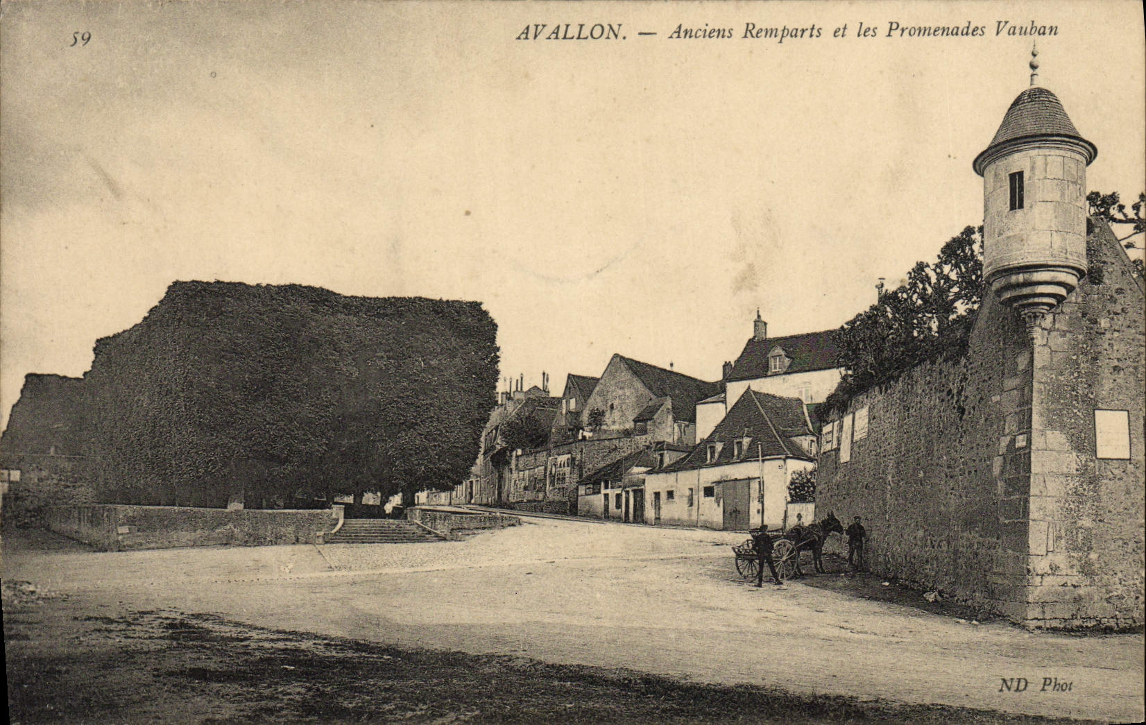 CPA Avallon Anciens Remparts Et Les Promenades Vauban