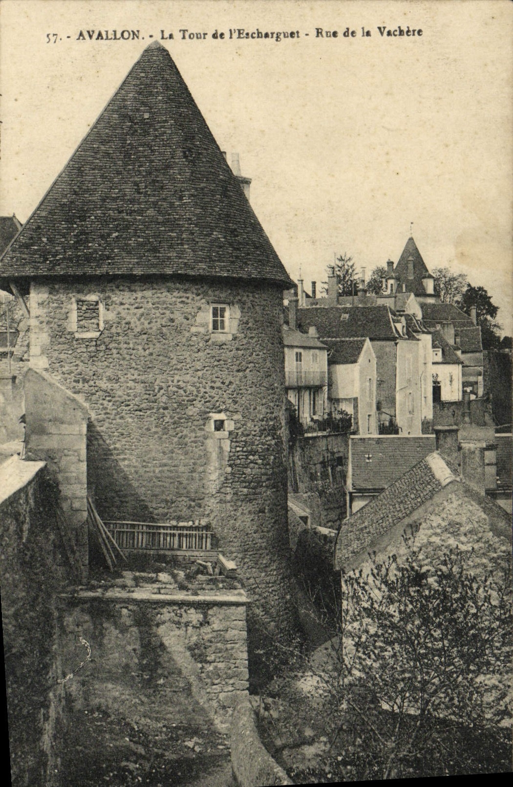 CPA Avallon La Tour De l'Escharguet Rue De La Vachere