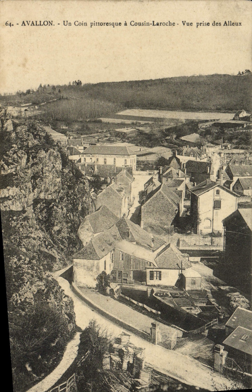 CPA Avallon Un Coin Pittoresque A Cousin Laroche Vue Prise Des Alleux