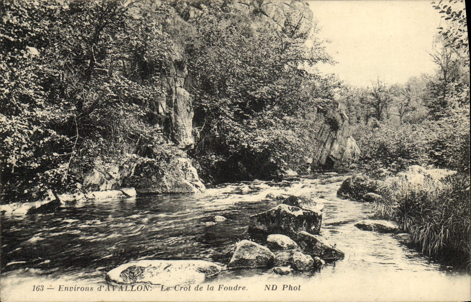 CPA Environs d'Avallon Le Crot De La Foudre