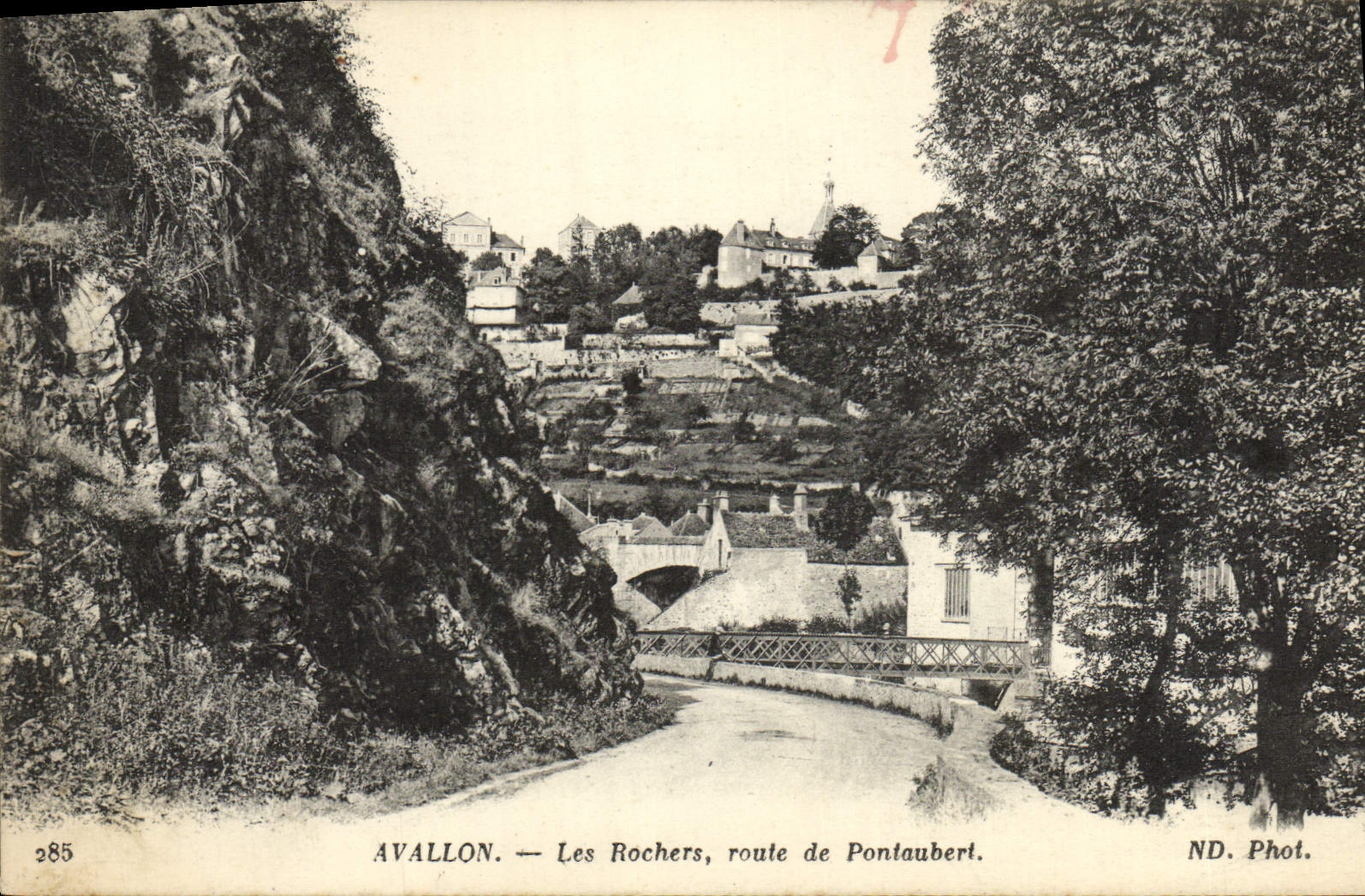 CPA Avallon Les Rochers Route De Pontaubert