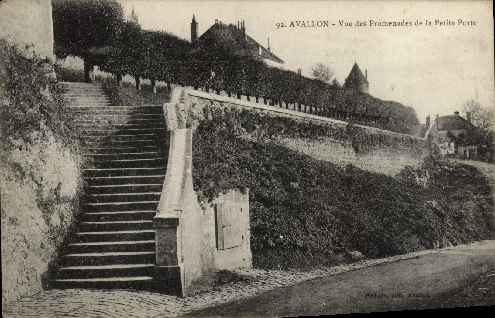 CPA Avallon Vue Des Promenades De La Petite Porte