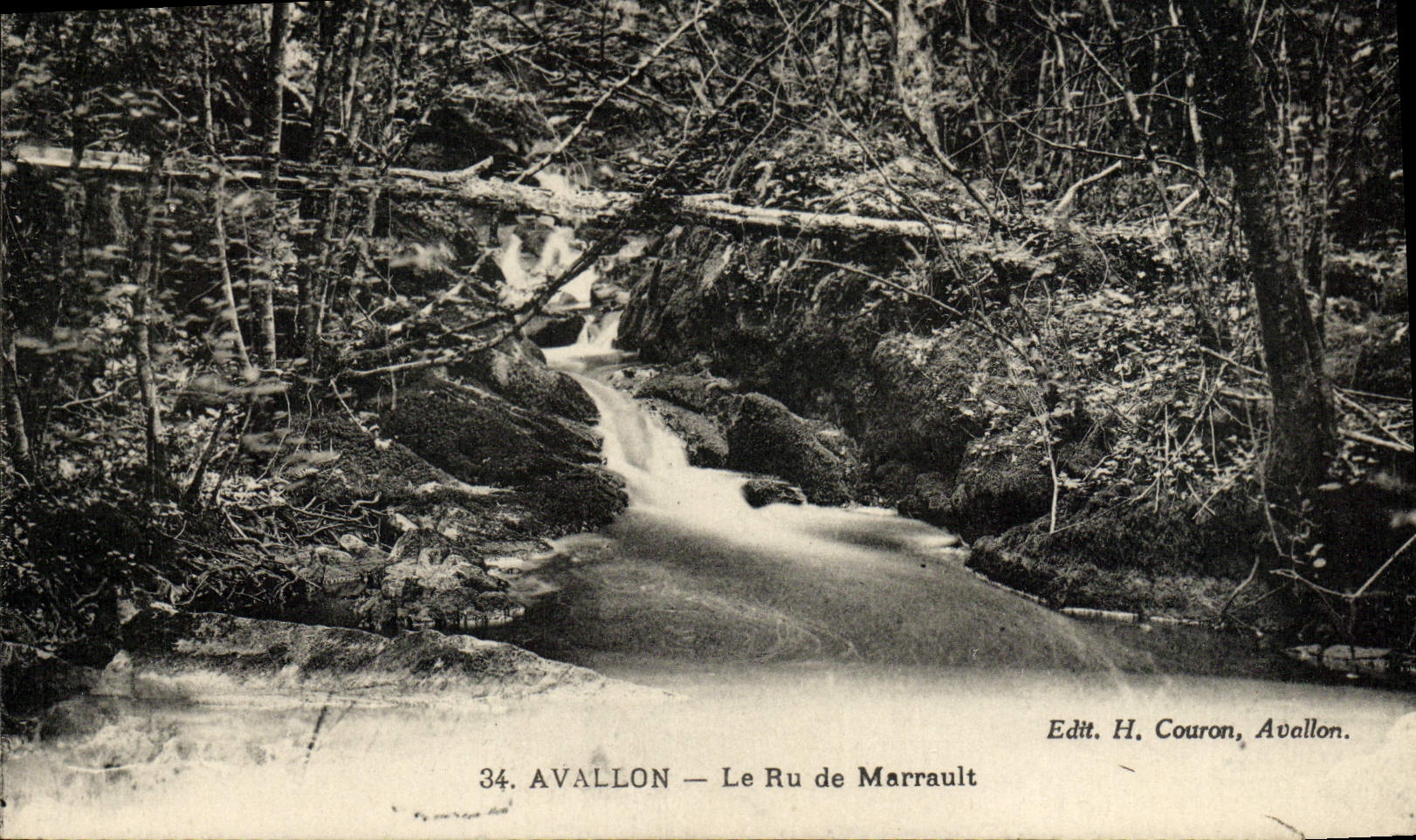 CPA Avallon Le Ru De Marrault