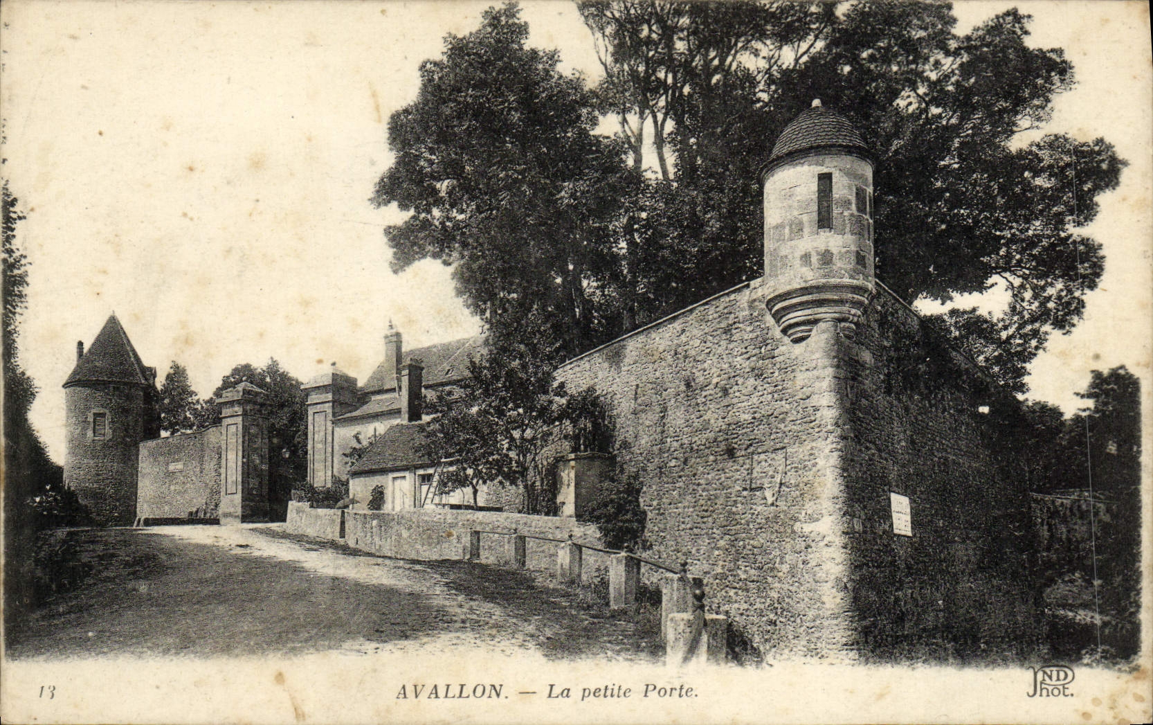 CPA Avallon La Petite Porte