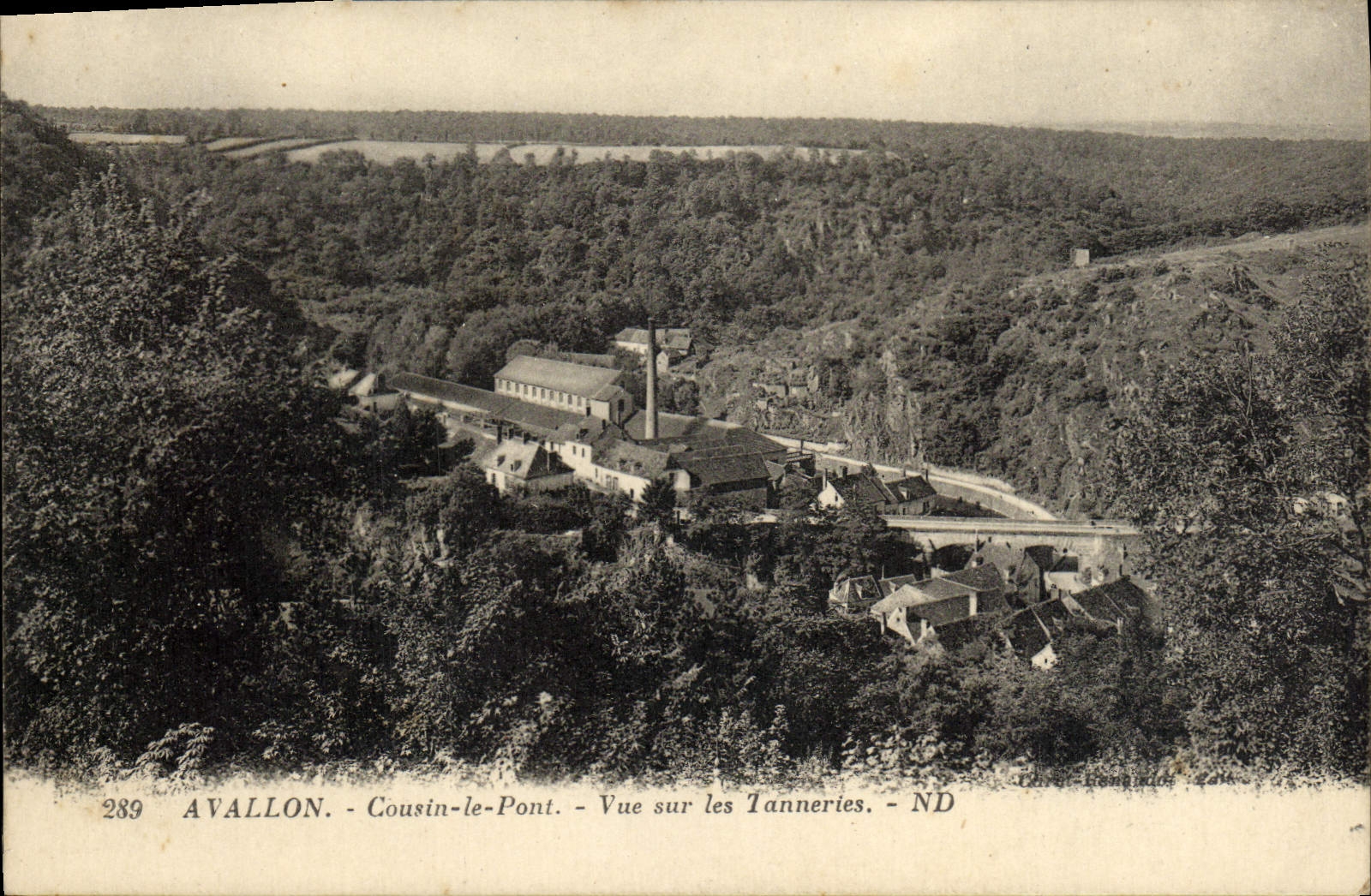 CPA Avallon Cousin Le Pont Vue Sur Les Tanneries