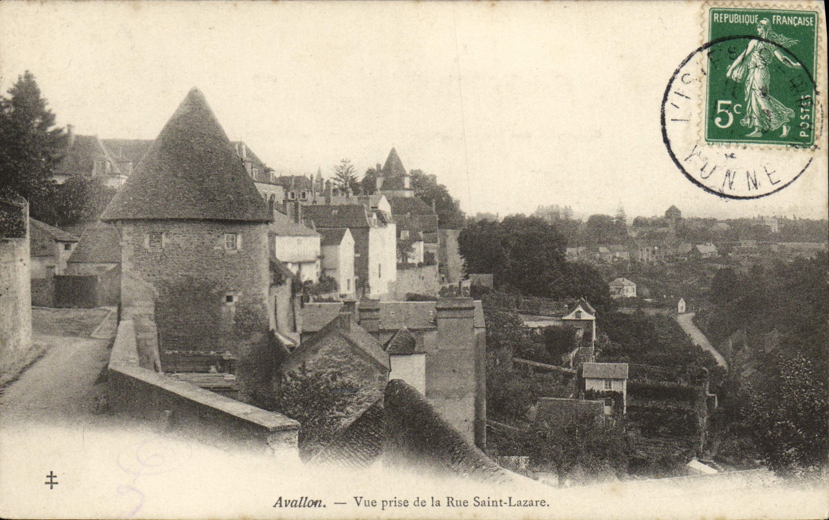 CPA Avallon Vue Prise De La Rue Saint Lazare