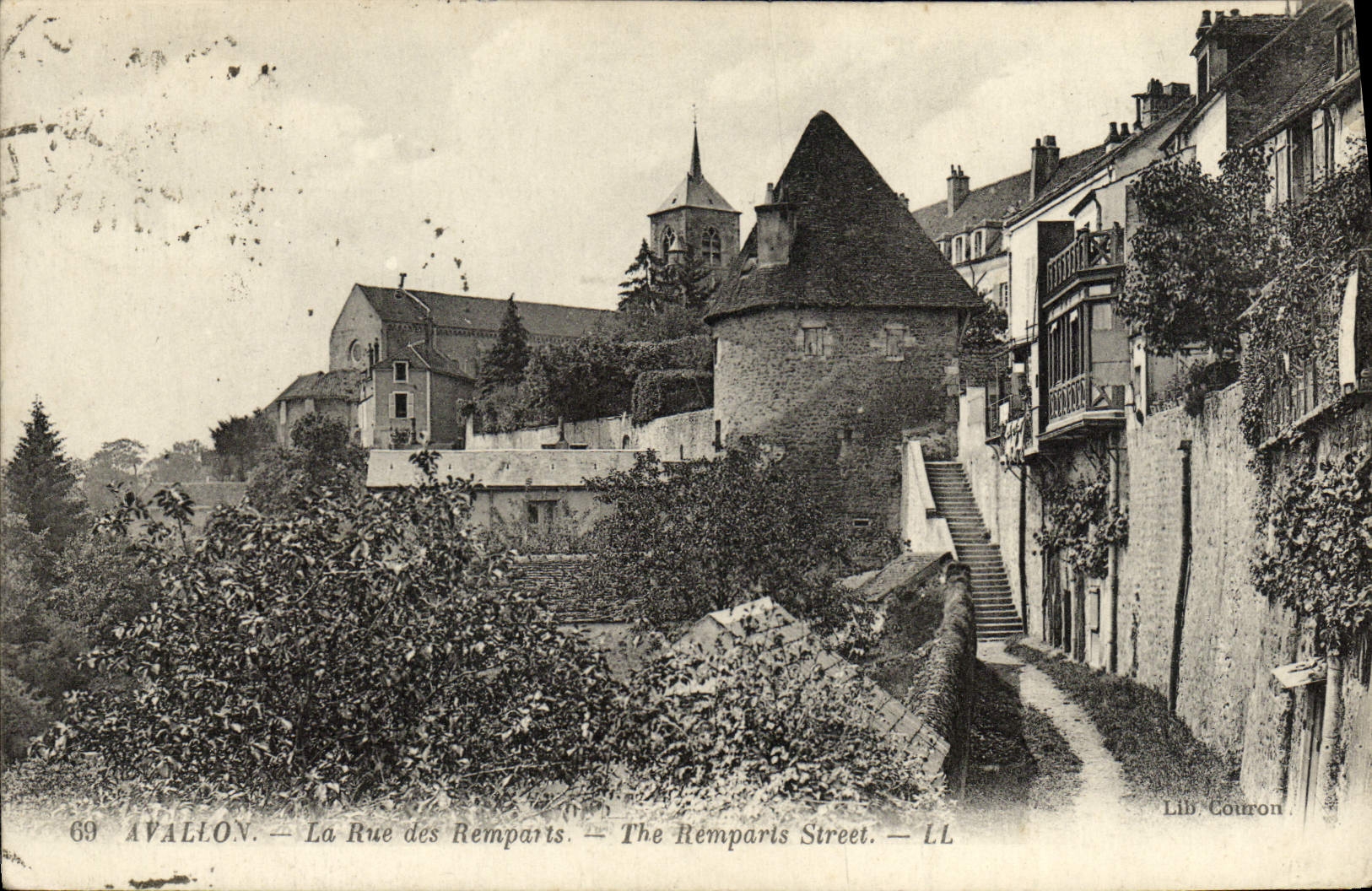 CPA Avallon La Rue Des Remparts